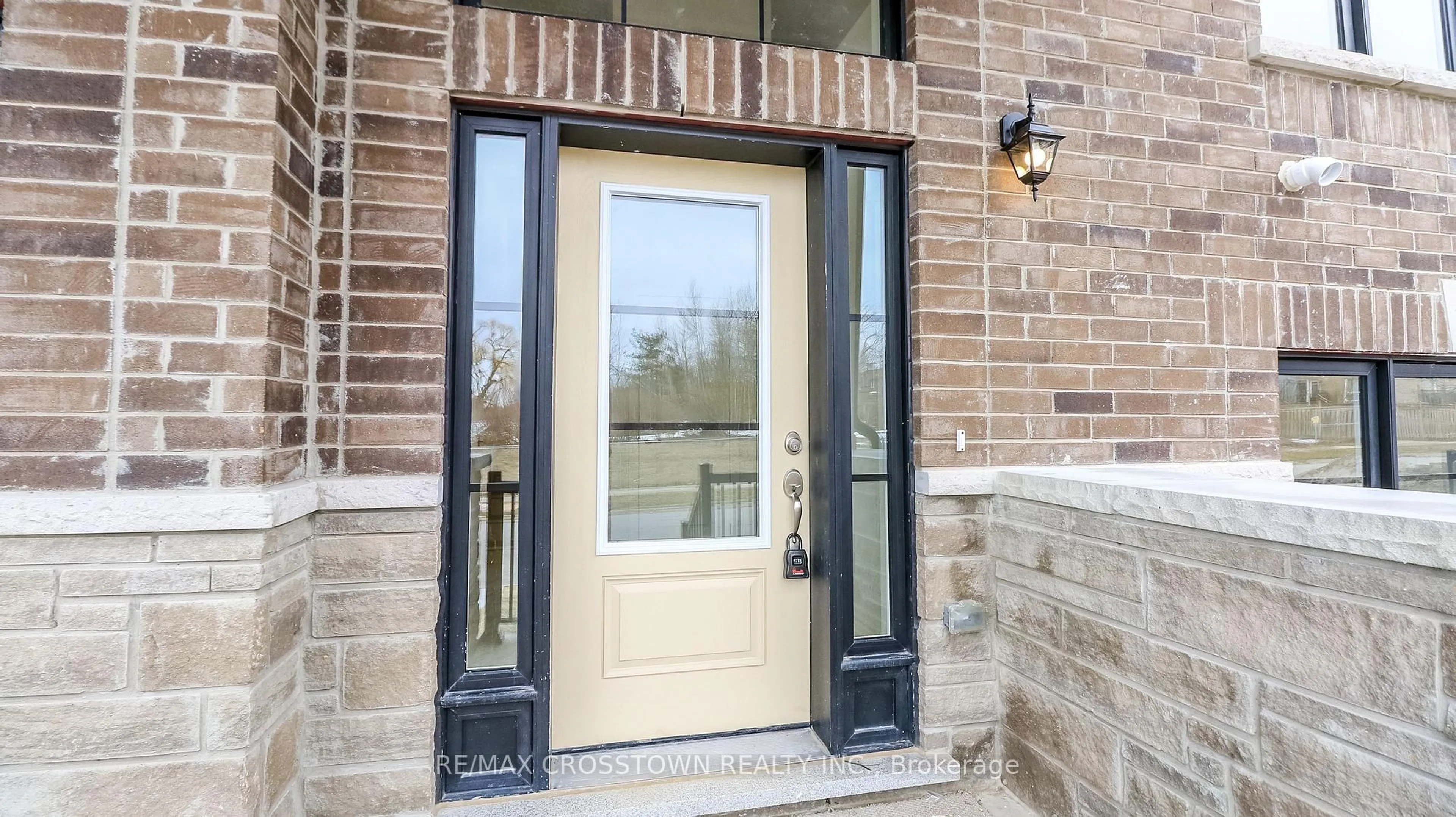 Indoor entryway for 1225 Corm St #(Unit 7), Innisfil Ontario L9S 4T9