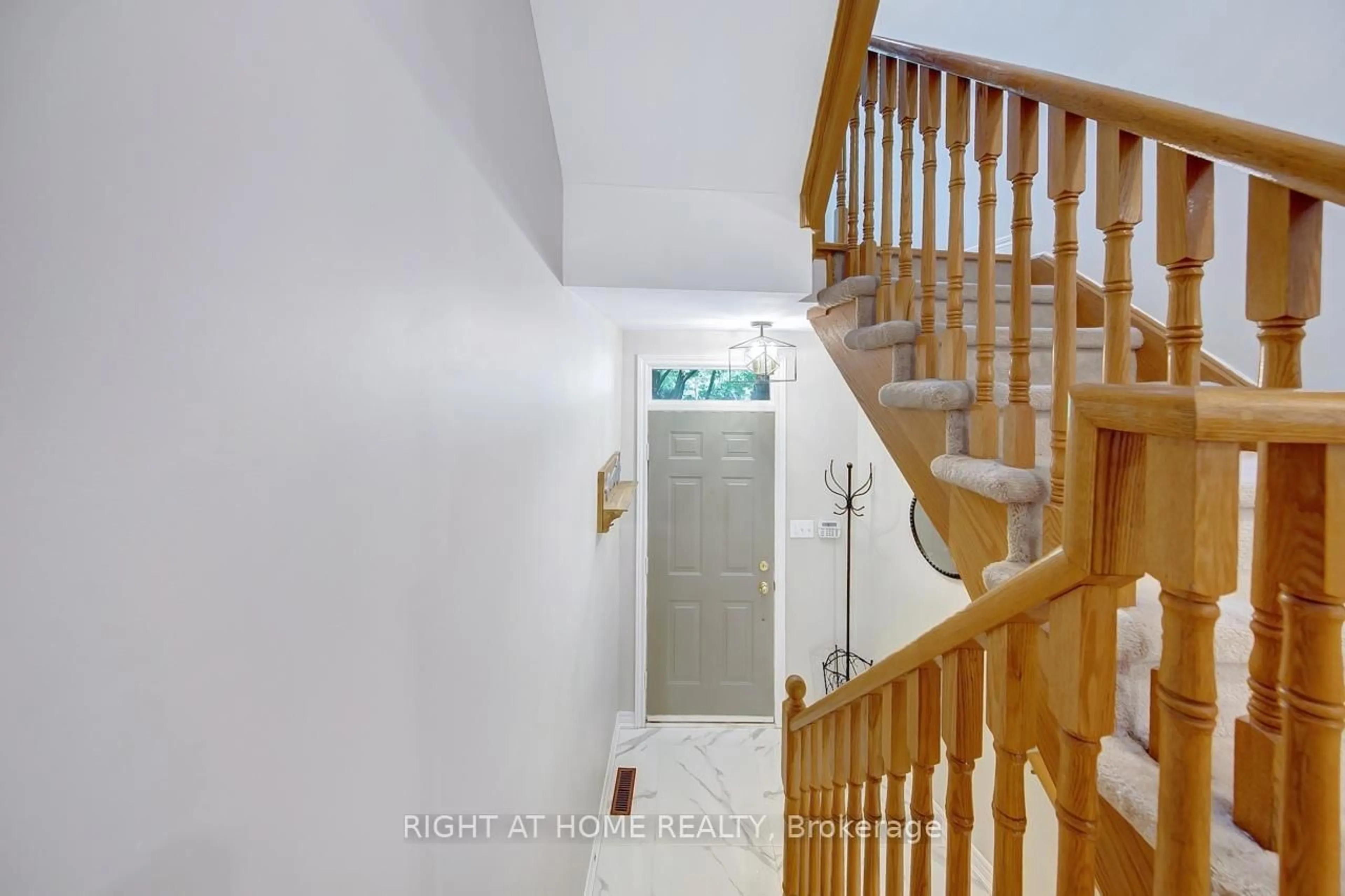 Stairs for 23 Michael Way, Markham Ontario L3R 5G4