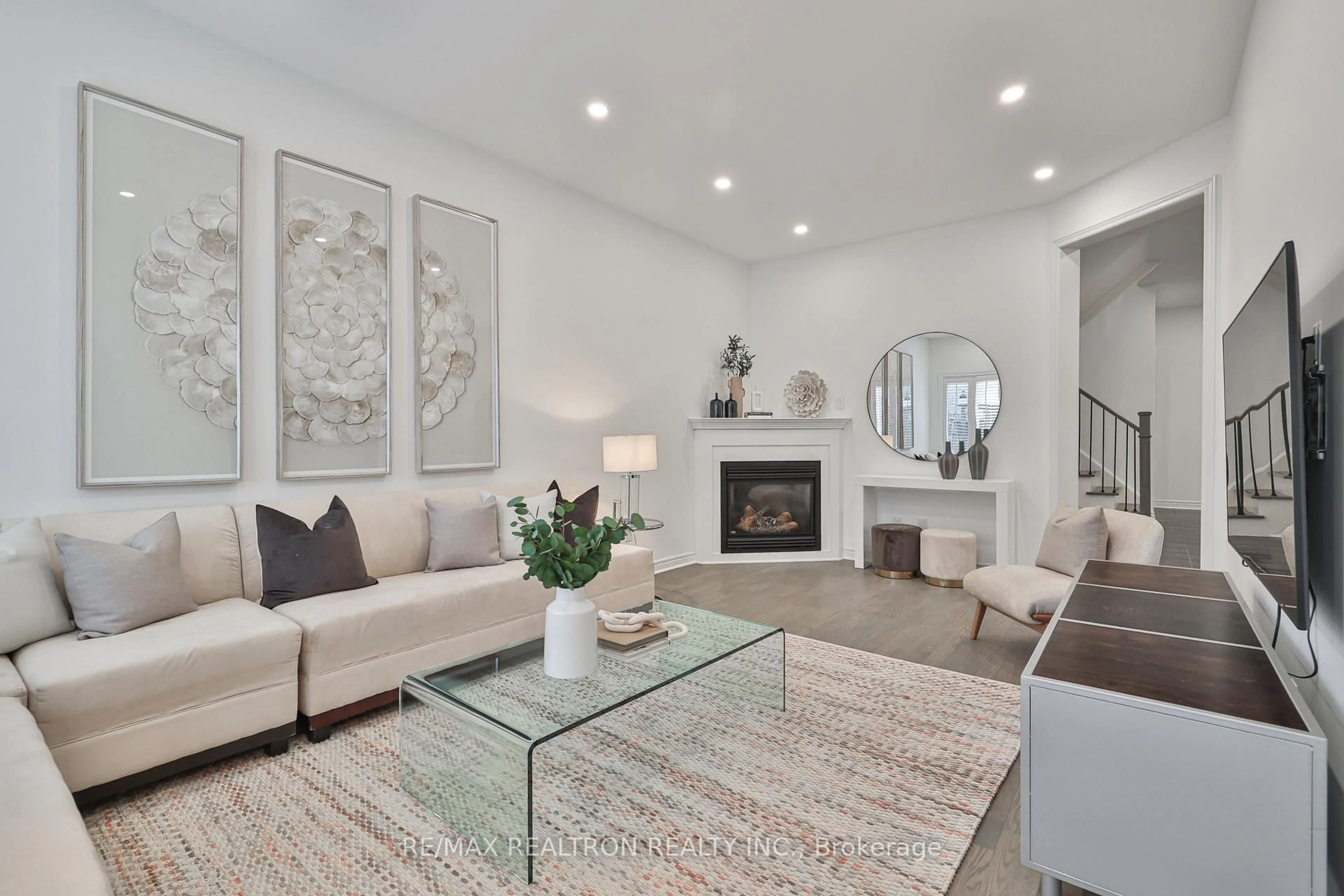 Living room with furniture, unknown for 33 Ravel Dr, Vaughan Ontario L4J 8Z2