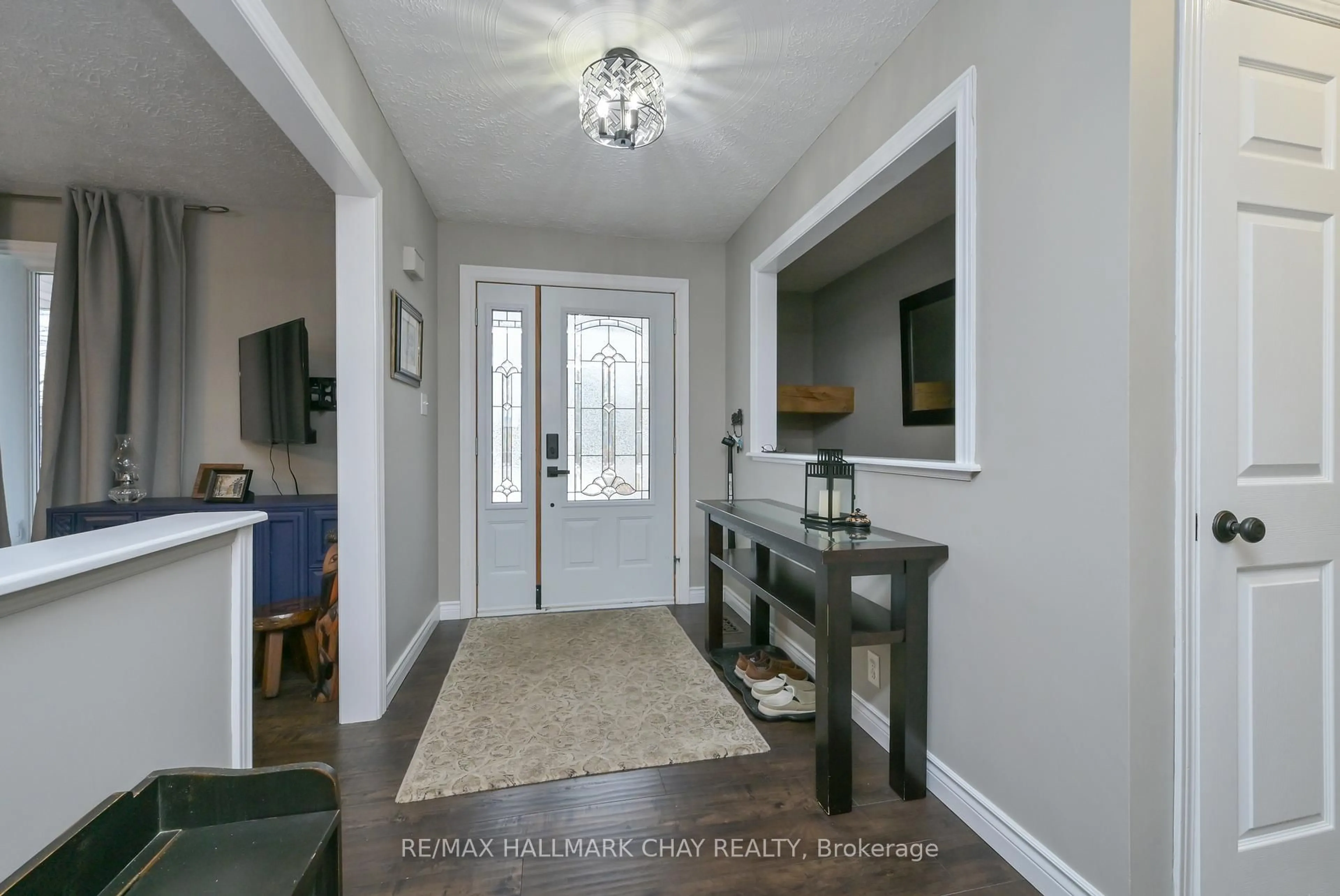 Indoor entryway for 6439 20th Sdrd, Essa Ontario L0M 1B0