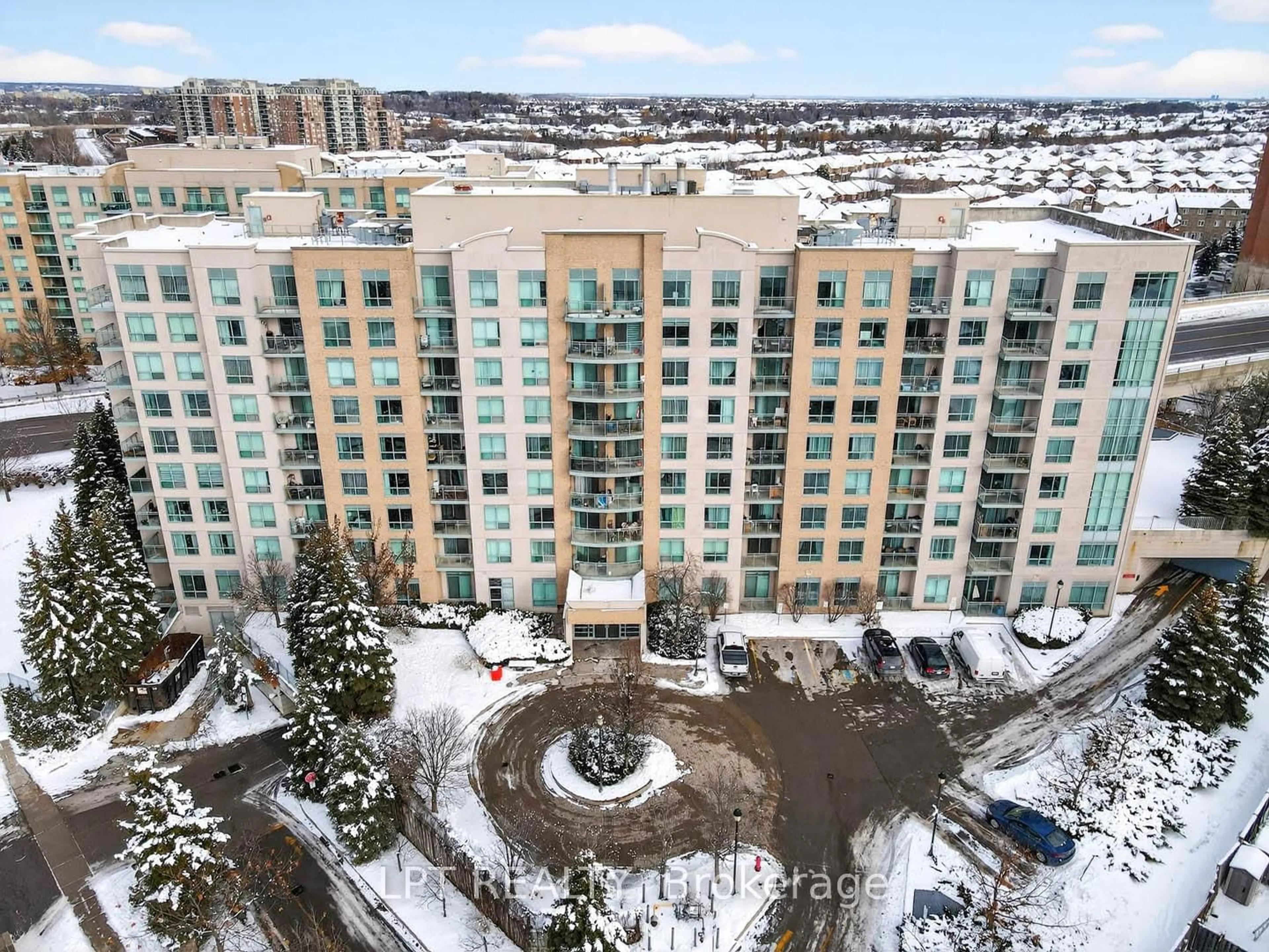 A pic from outside/outdoor area/front of a property/back of a property/a pic from drone, city buildings view from balcony for 51 Baffin Crt #PH06, Richmond Hill Ontario L4B 4P6