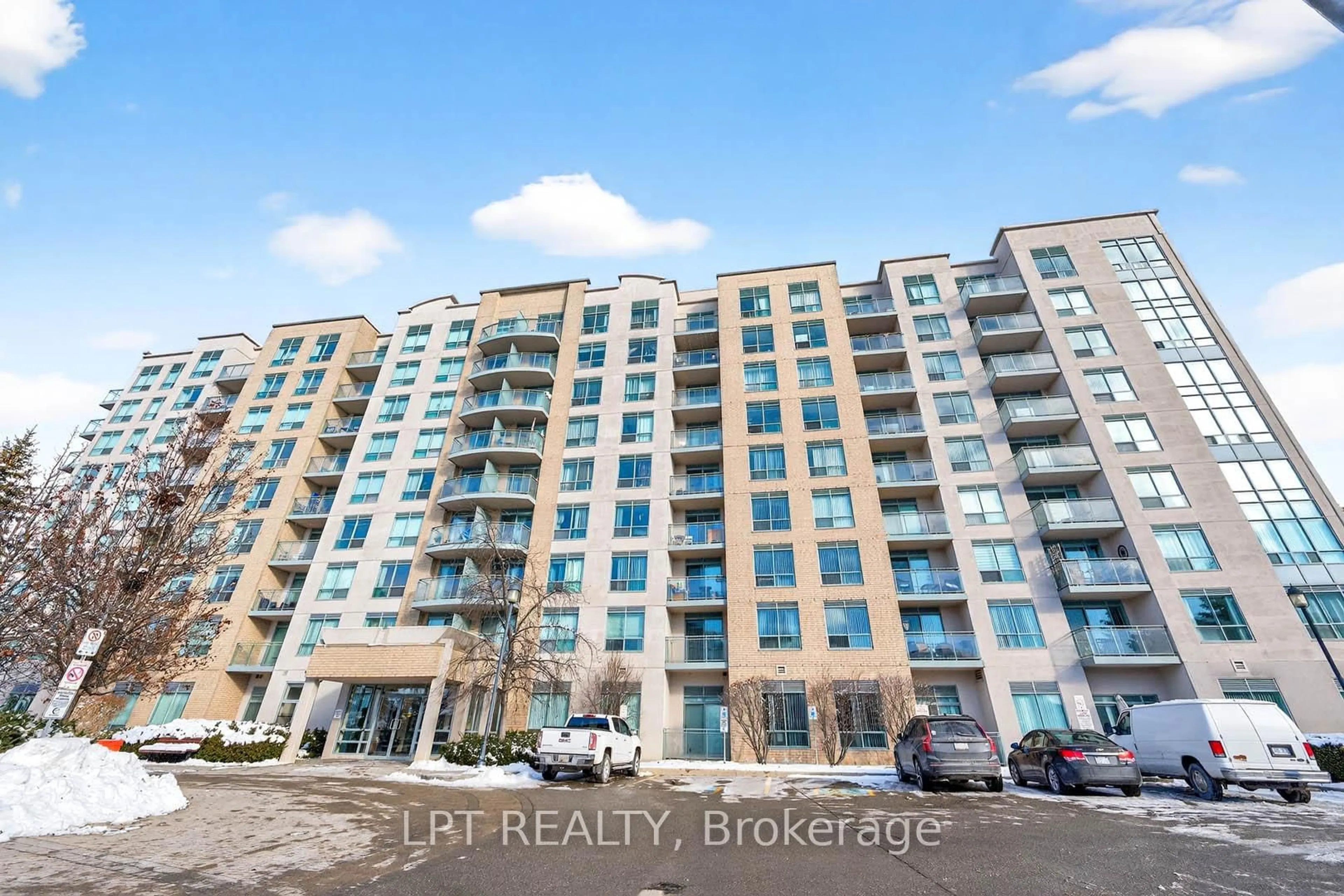 A pic from outside/outdoor area/front of a property/back of a property/a pic from drone, building for 51 Baffin Crt #PH06, Richmond Hill Ontario L4B 4P6