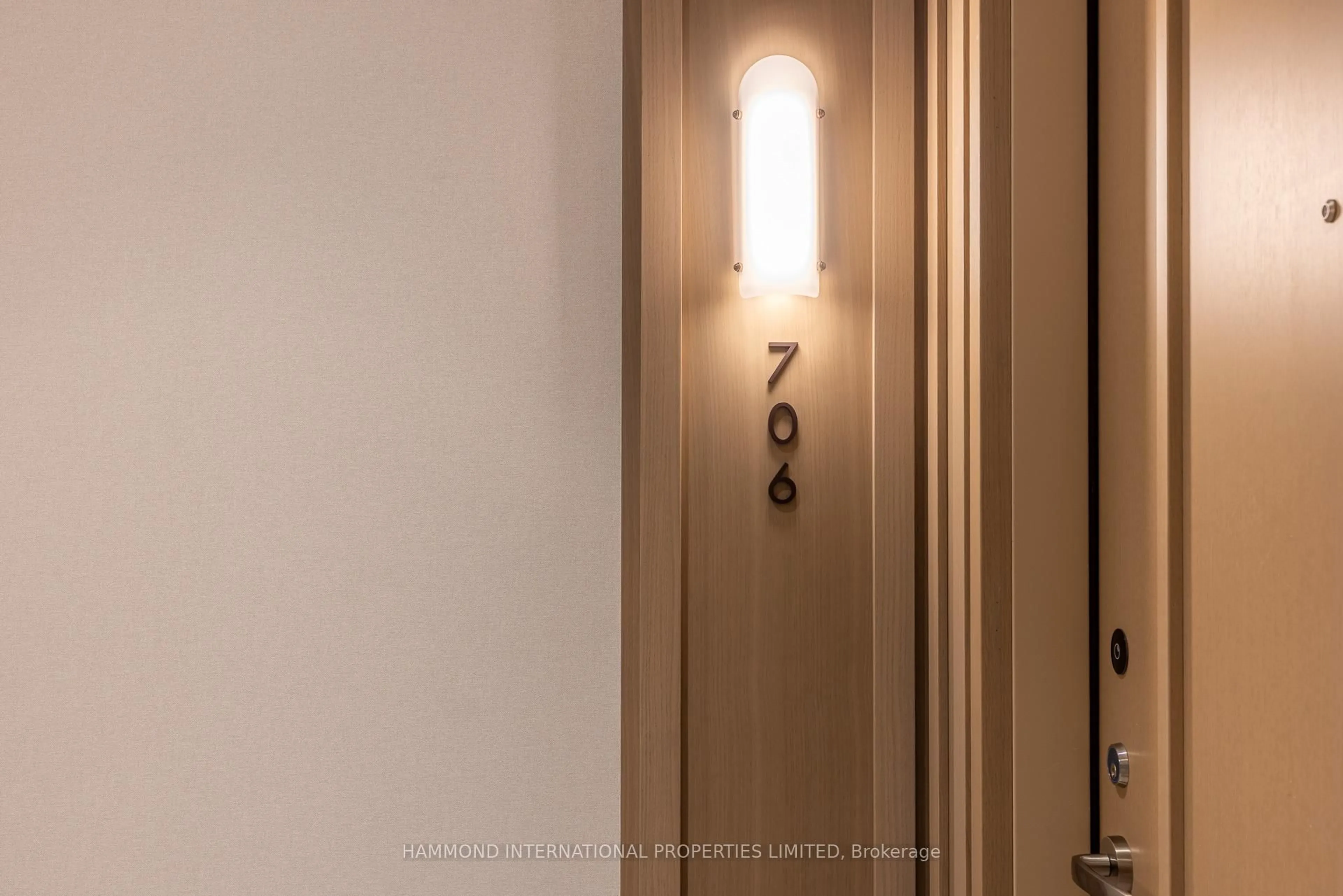 Indoor foyer for 397 Royal Orchard Blvd #706, Markham Ontario L3T 0H3