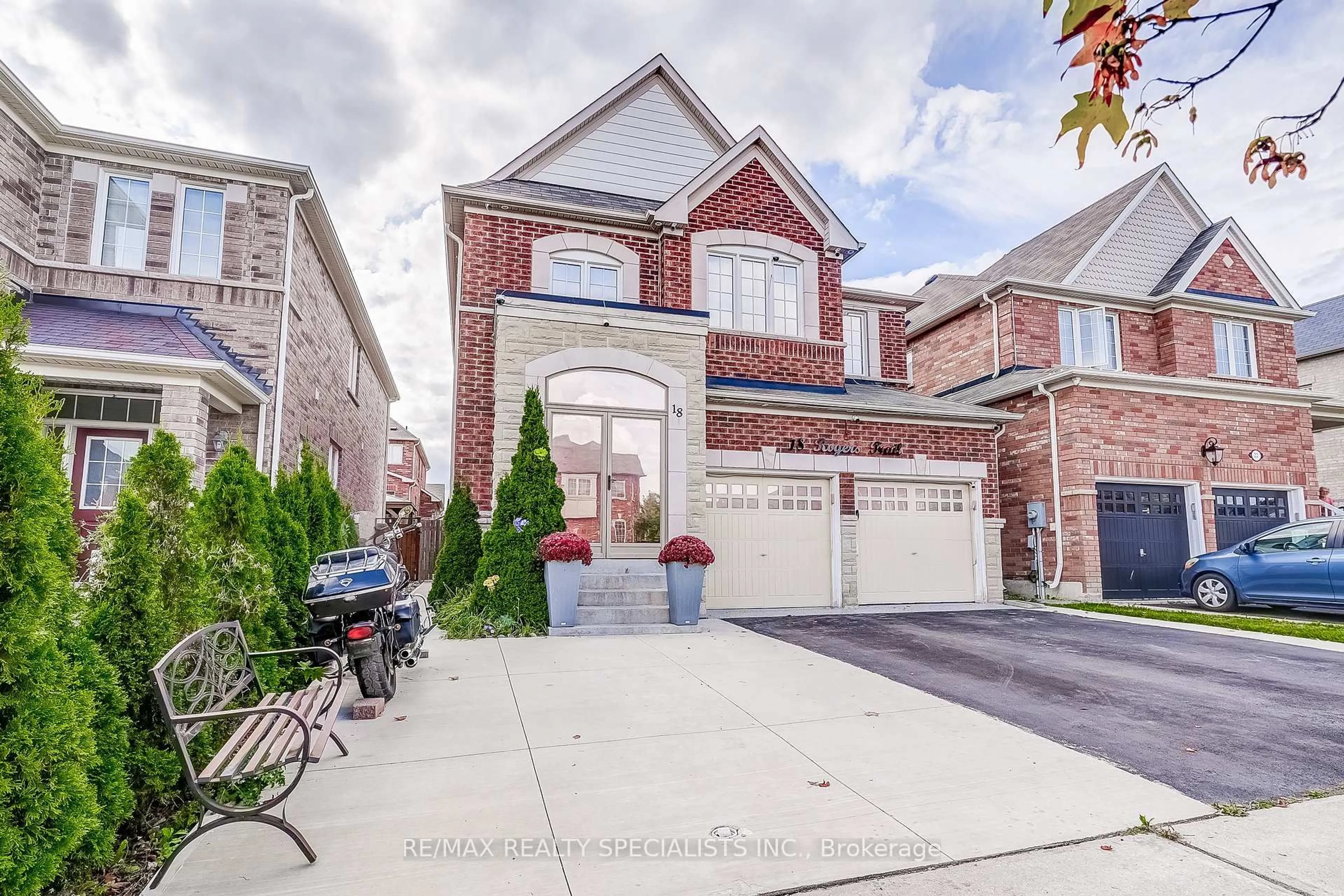 Home with brick exterior material, street for 18 Rogers Tr, Bradford West Gwillimbury Ontario L3Z 0G4