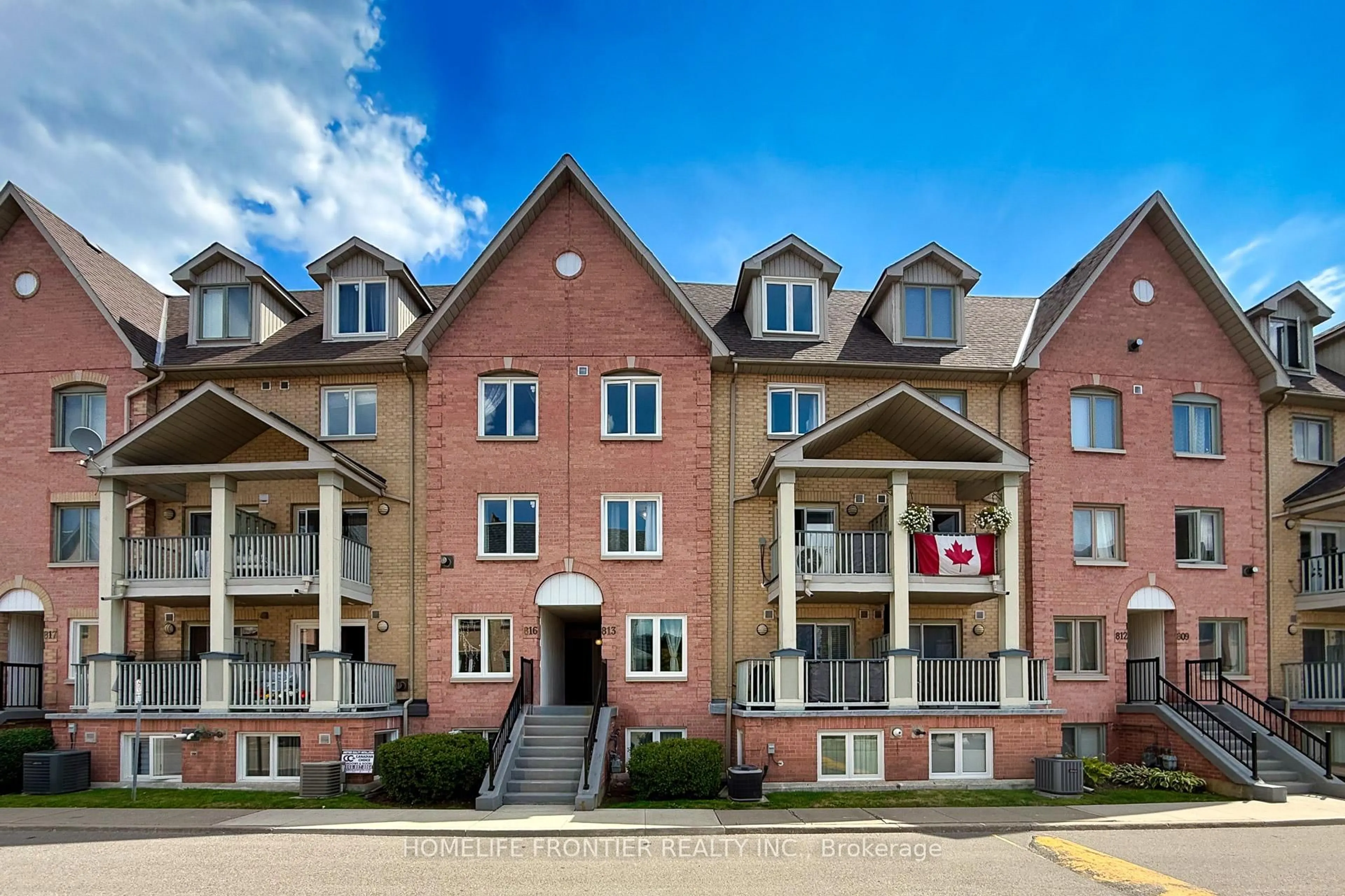 Home with brick exterior material, building for 75 Weldrick Rd #814, Richmond Hill Ontario L4C 0H9