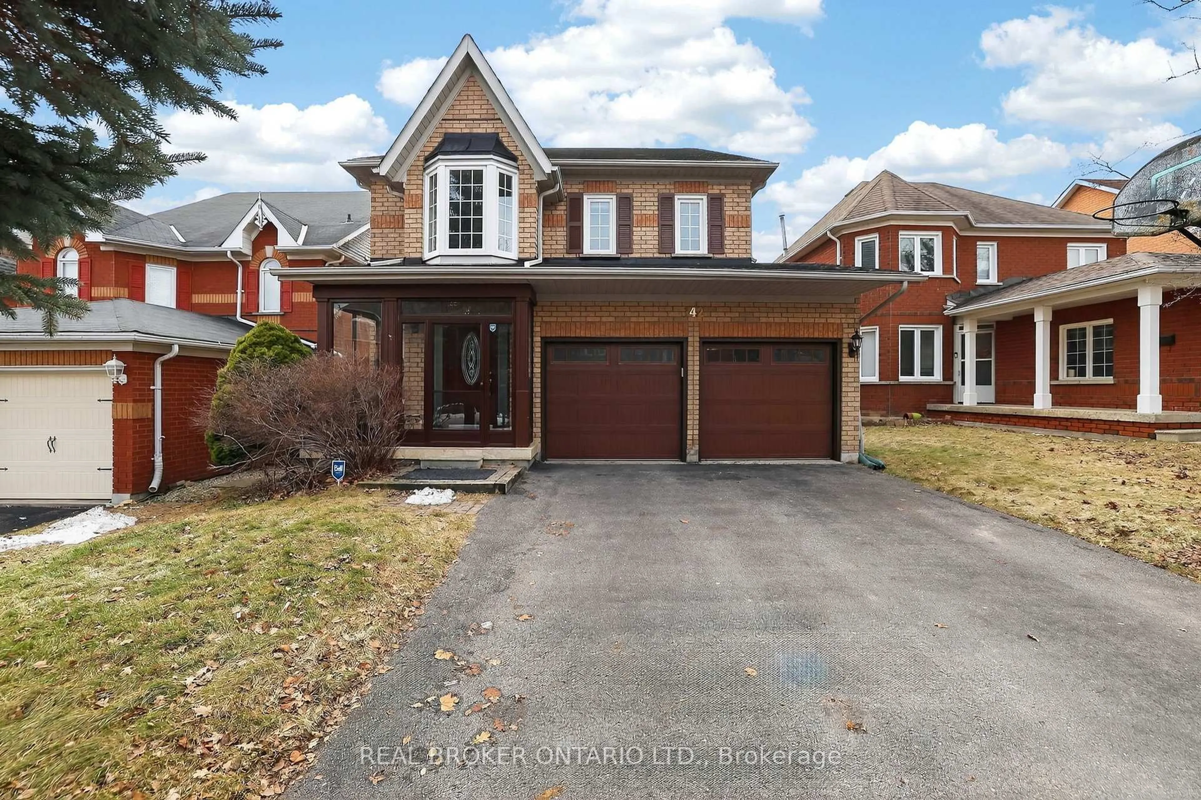 Home with brick exterior material, street for 142 Widdifield Ave, Newmarket Ontario L3X 1Z3