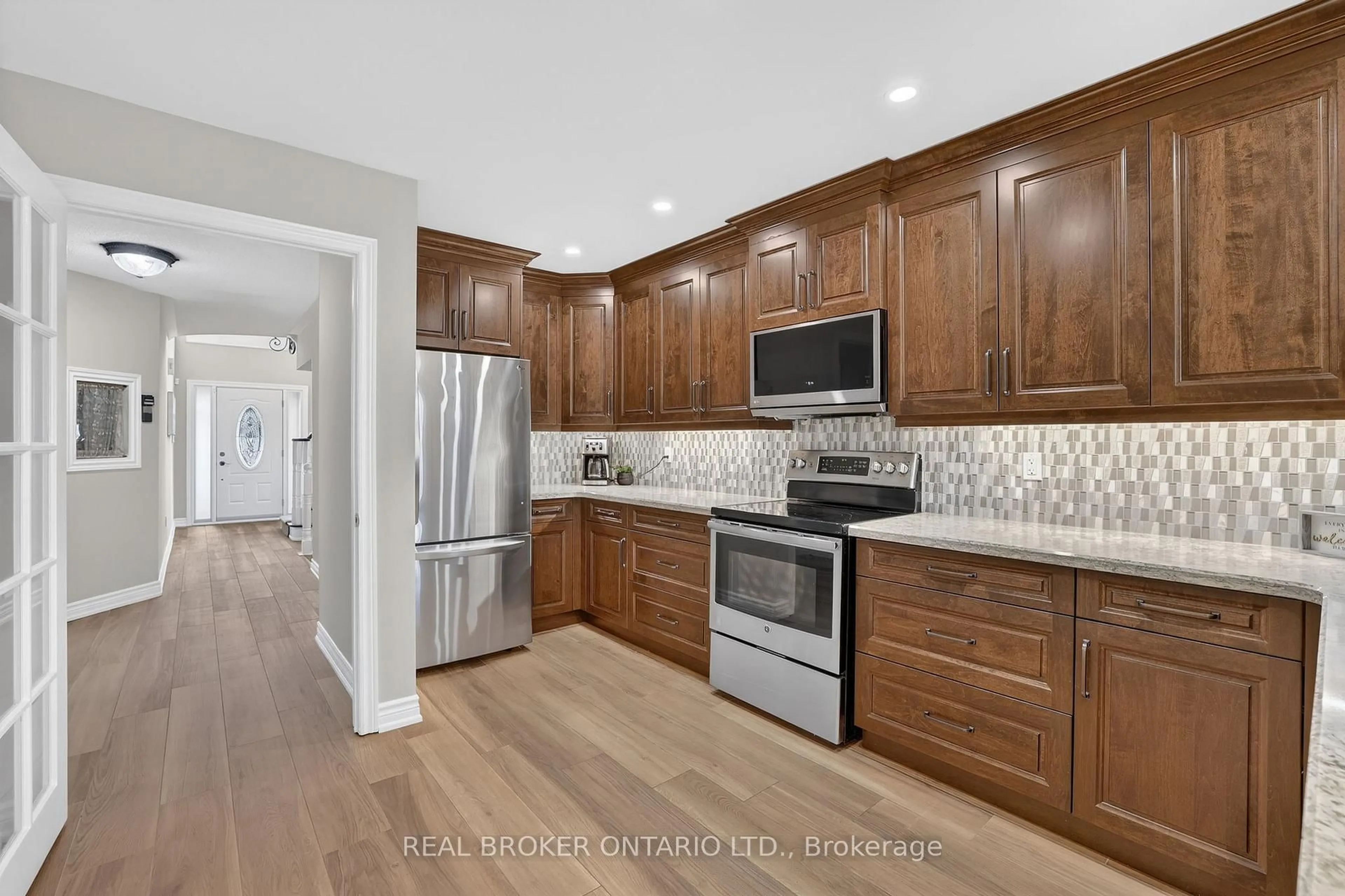 Open concept kitchen, unknown for 142 Widdifield Ave, Newmarket Ontario L3X 1Z3