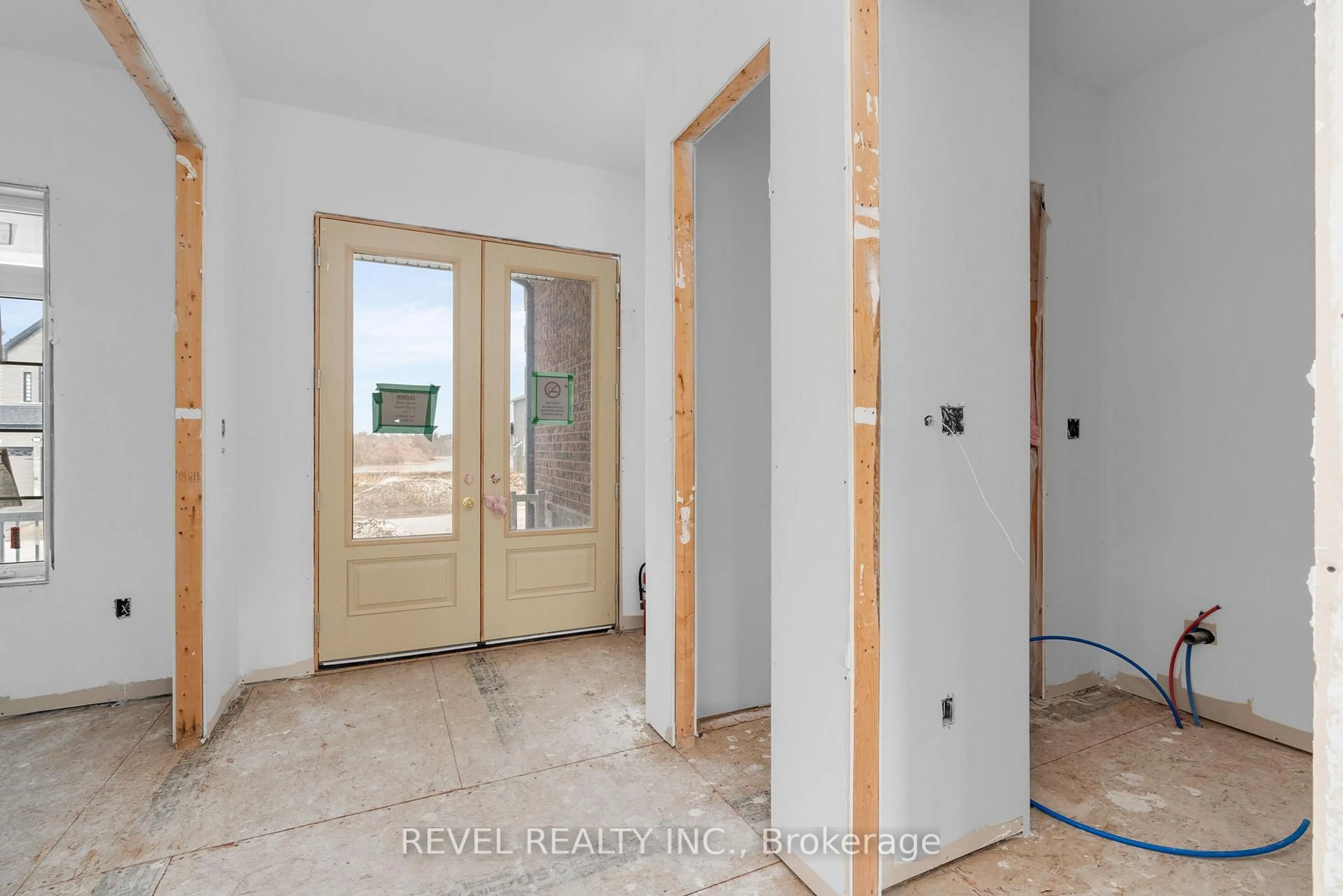 Indoor entryway for 57 Wood Cres, Essa Ontario L3W 0M5