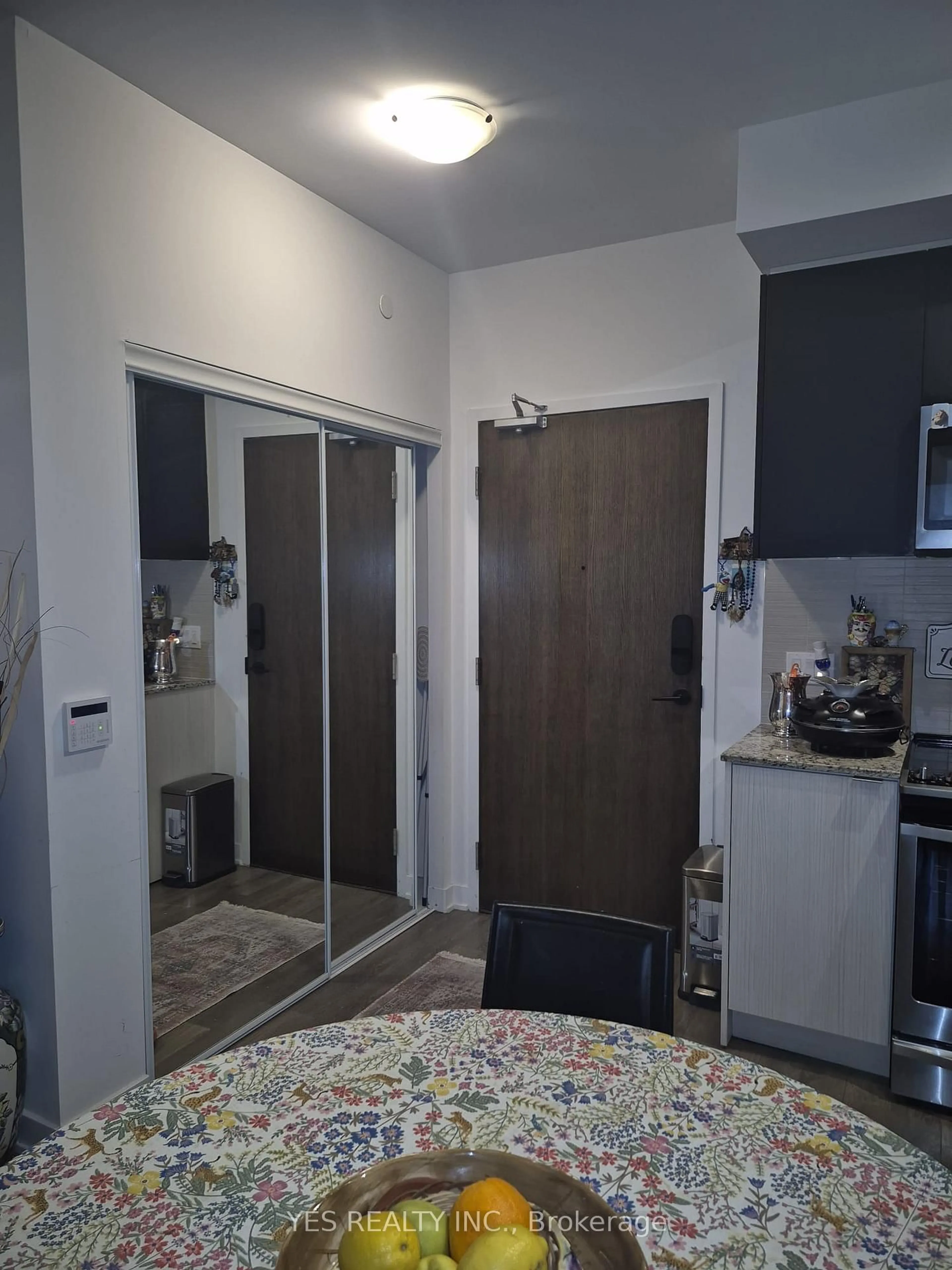 A pic of a room for 100 Eagle Rock Way #13, Vaughan Ontario L6A 5B9