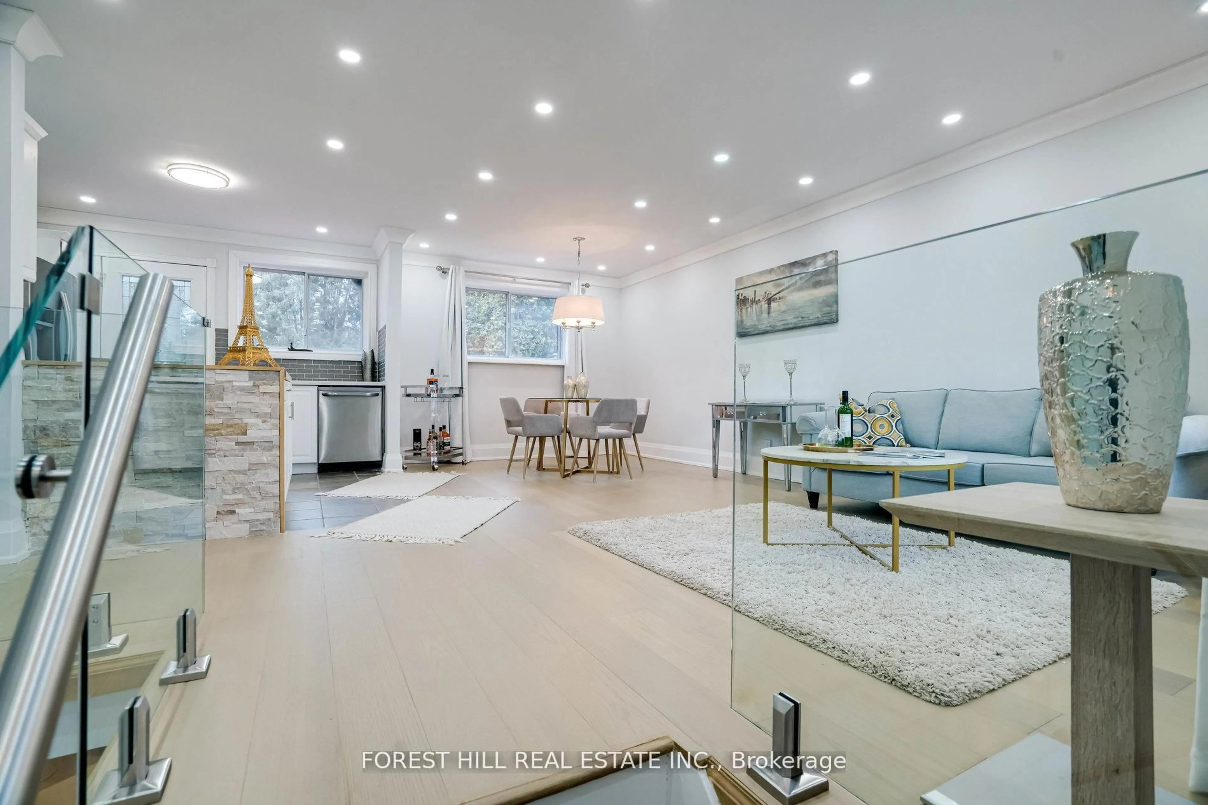 Living room with furniture, ceramic/tile floor for 1 Willis Dr, Aurora Ontario L4G 2J8