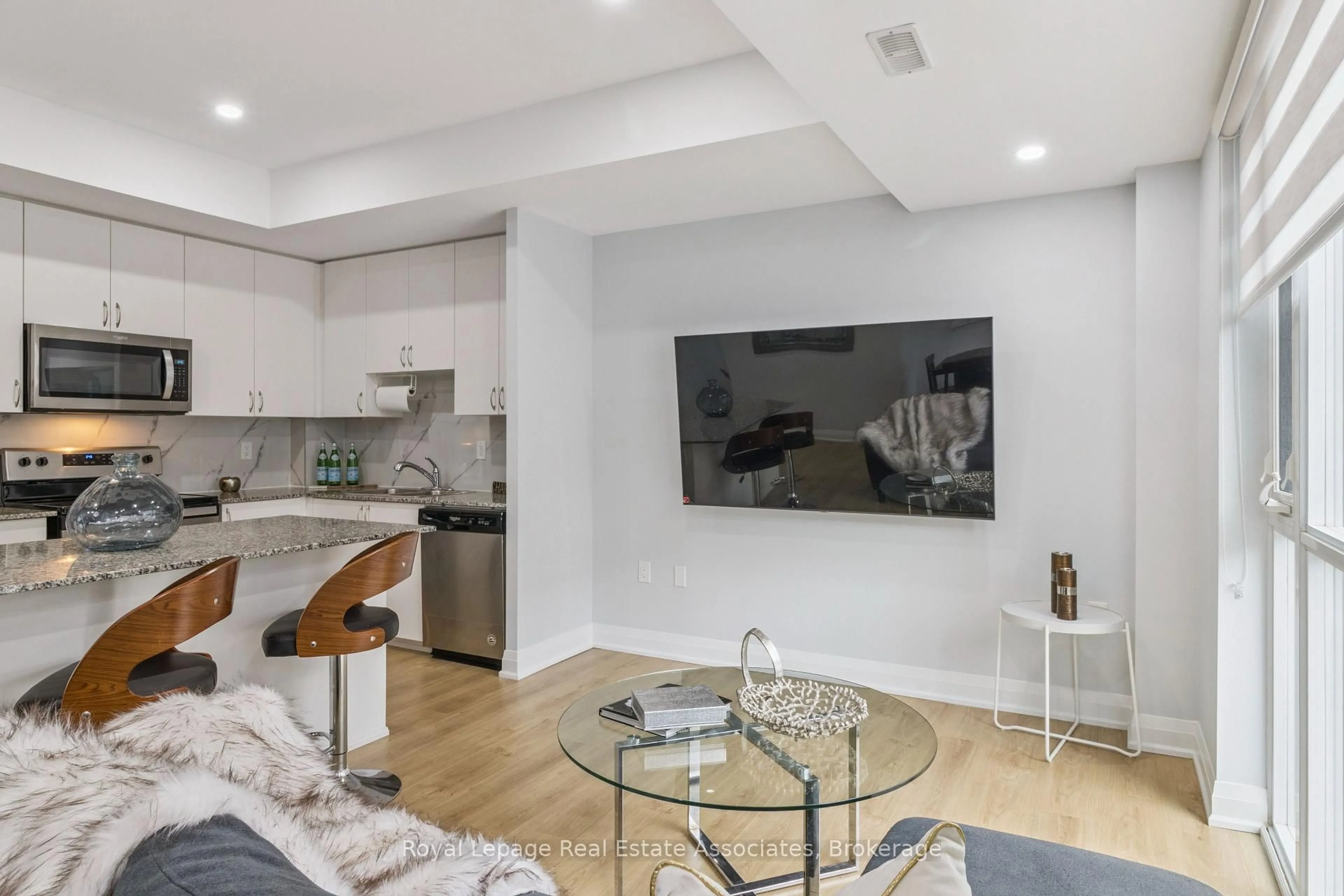 Unknown for 5289 Highway 7 #D203, Vaughan Ontario L4L 0J1