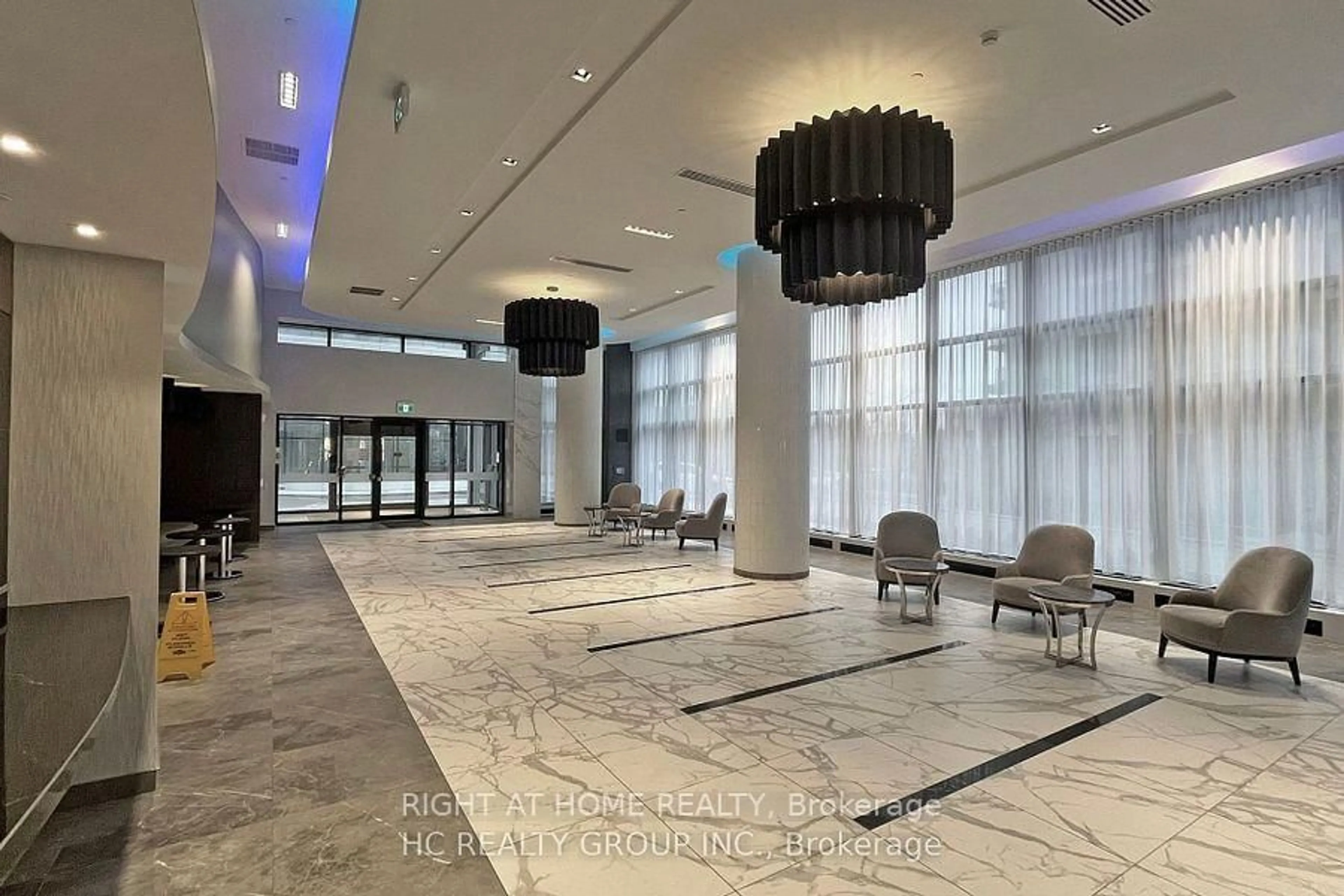 Indoor foyer for 105 Oneida Cres ##1611, Richmond Hill Ontario L4B 0H6