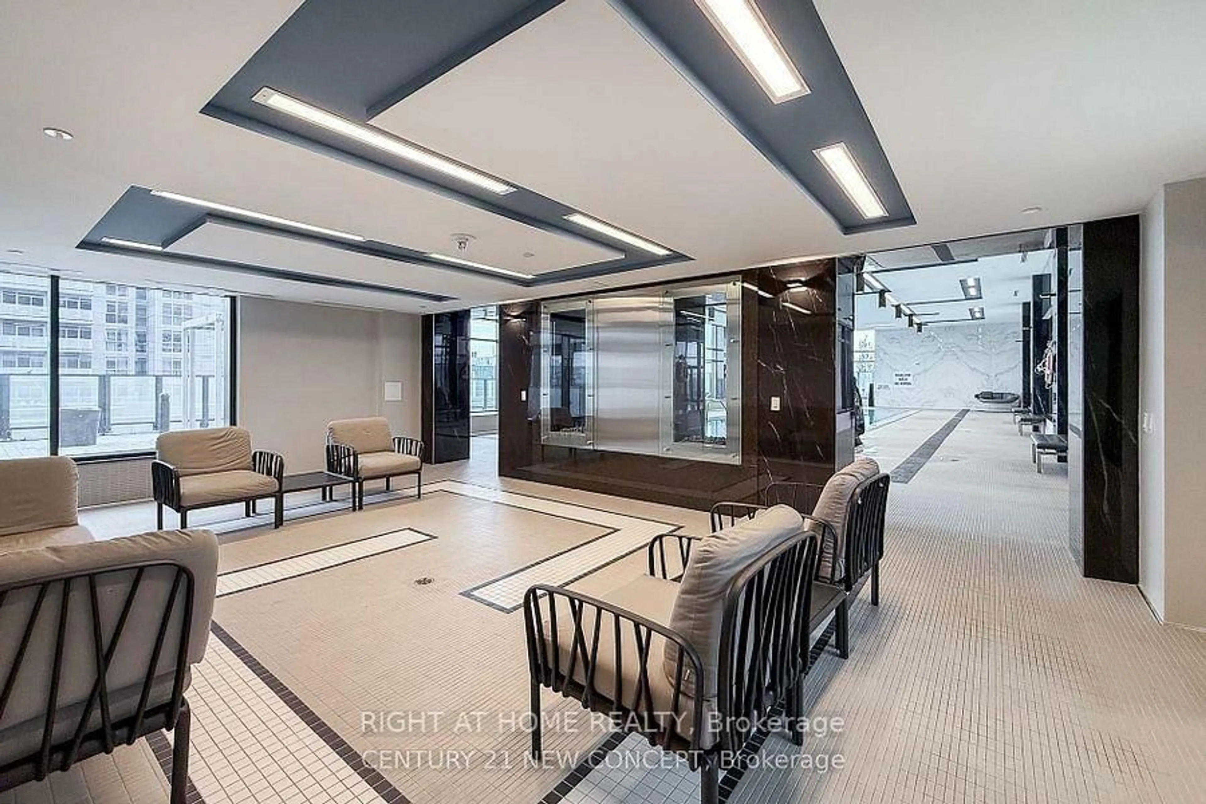 Indoor foyer for 105 Oneida Cres ##1611, Richmond Hill Ontario L4B 0H6