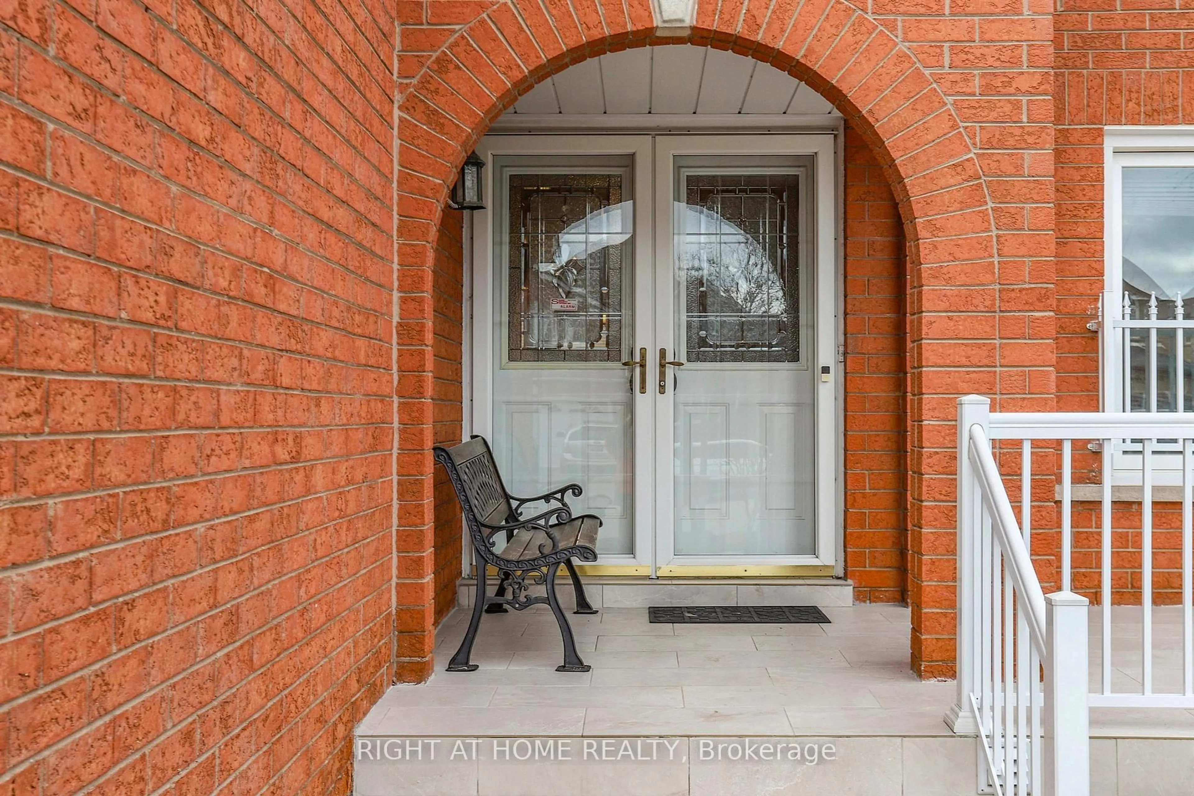 Indoor entryway for 260 Avro Rd, Vaughan Ontario L6A 1X6