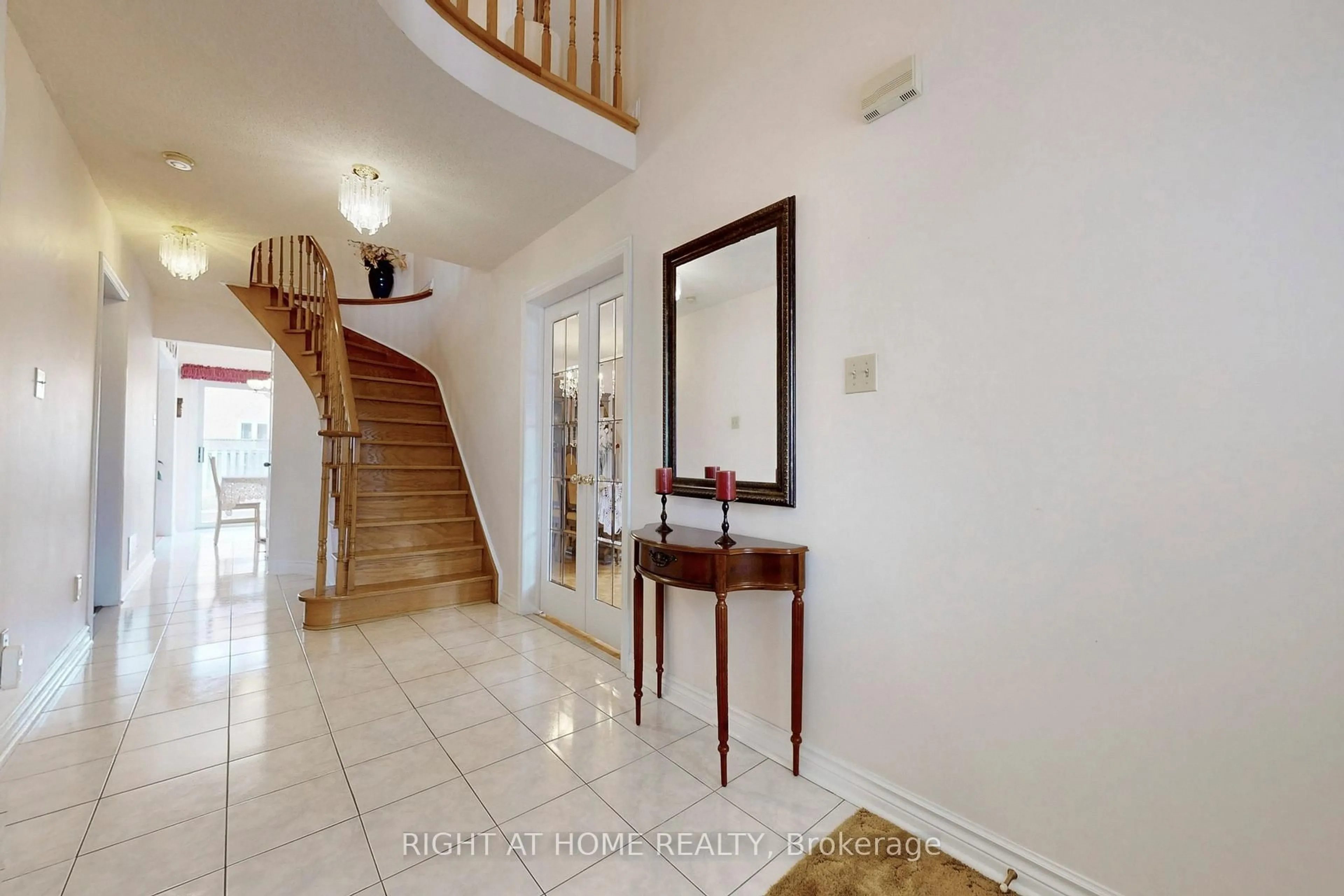 Indoor foyer for 260 Avro Rd, Vaughan Ontario L6A 1X6