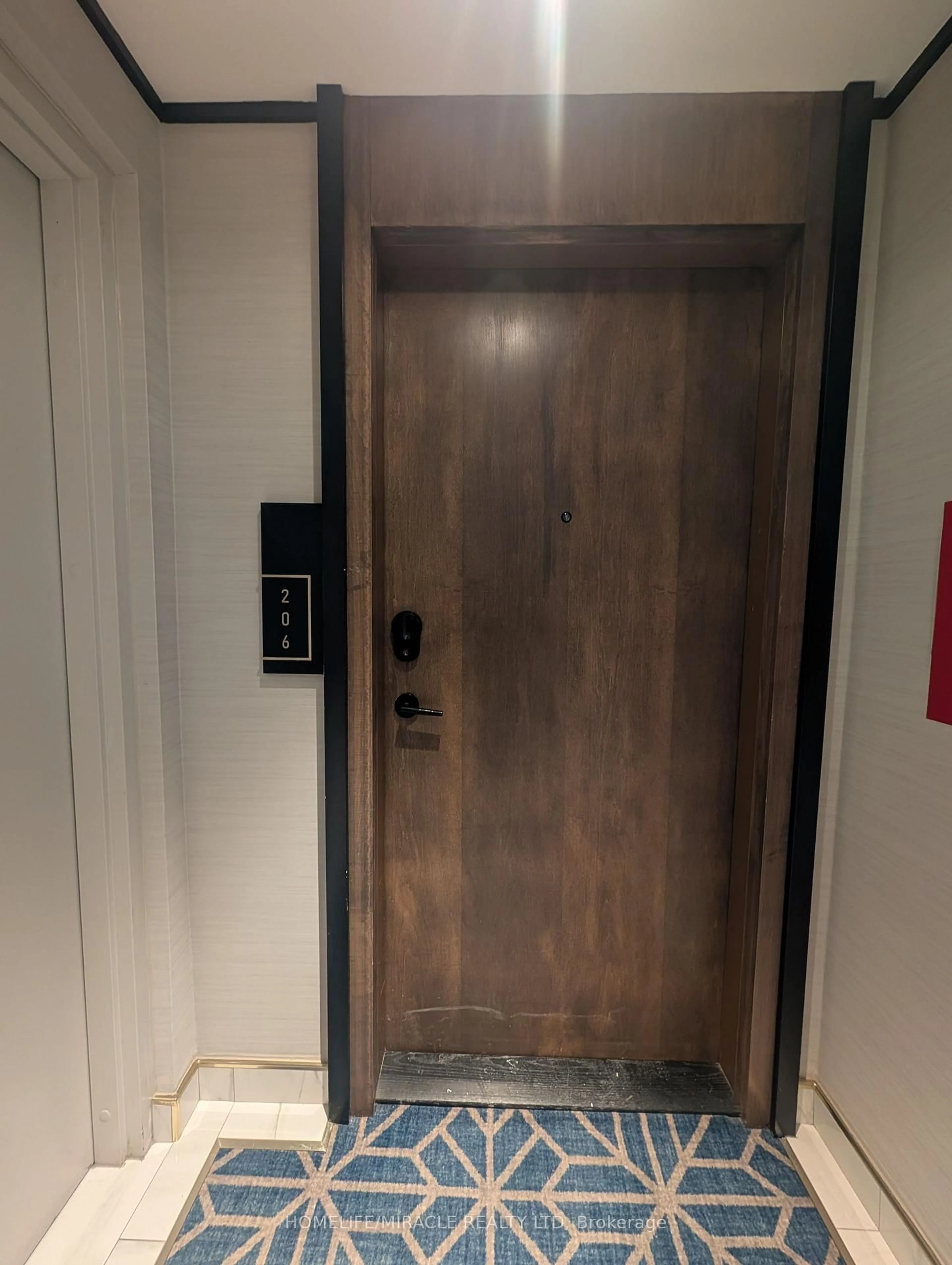 Indoor foyer for 120 Eagle Rock Way #206, Vaughan Ontario L6P 5C2