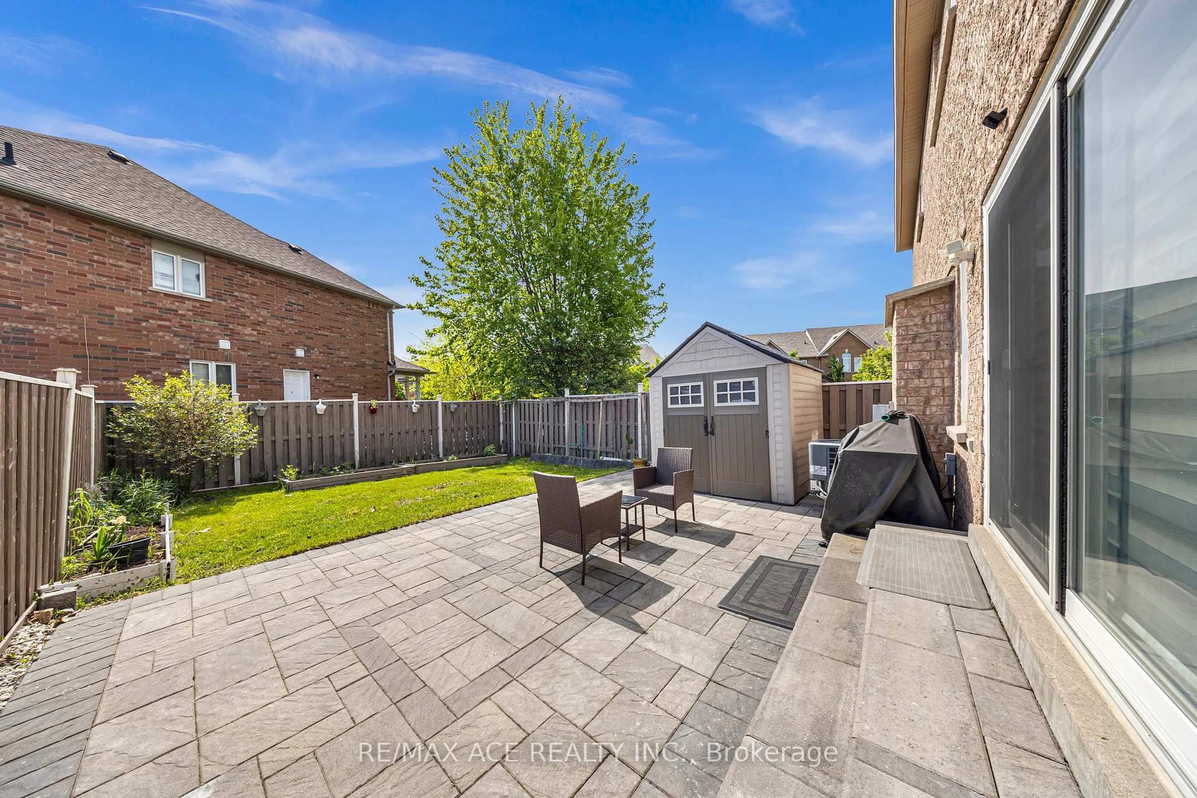 A pic from outside/outdoor area/front of a property/back of a property/a pic from drone, street for 45 Harry Blaylock Dr, Markham Ontario L6E 2H1