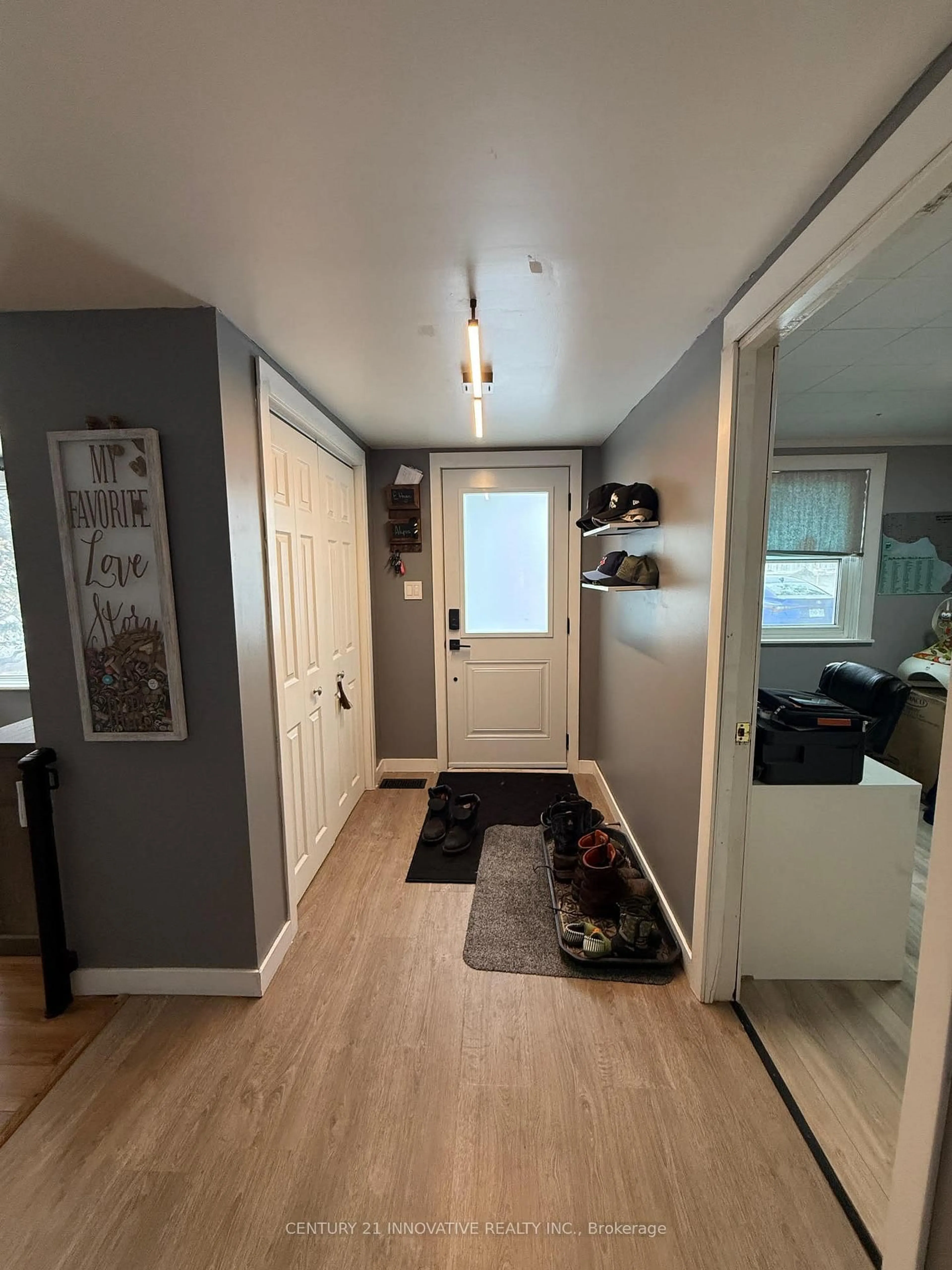 Indoor entryway for 28700 ON-12 Highway, Brock Ontario L0K 1A0