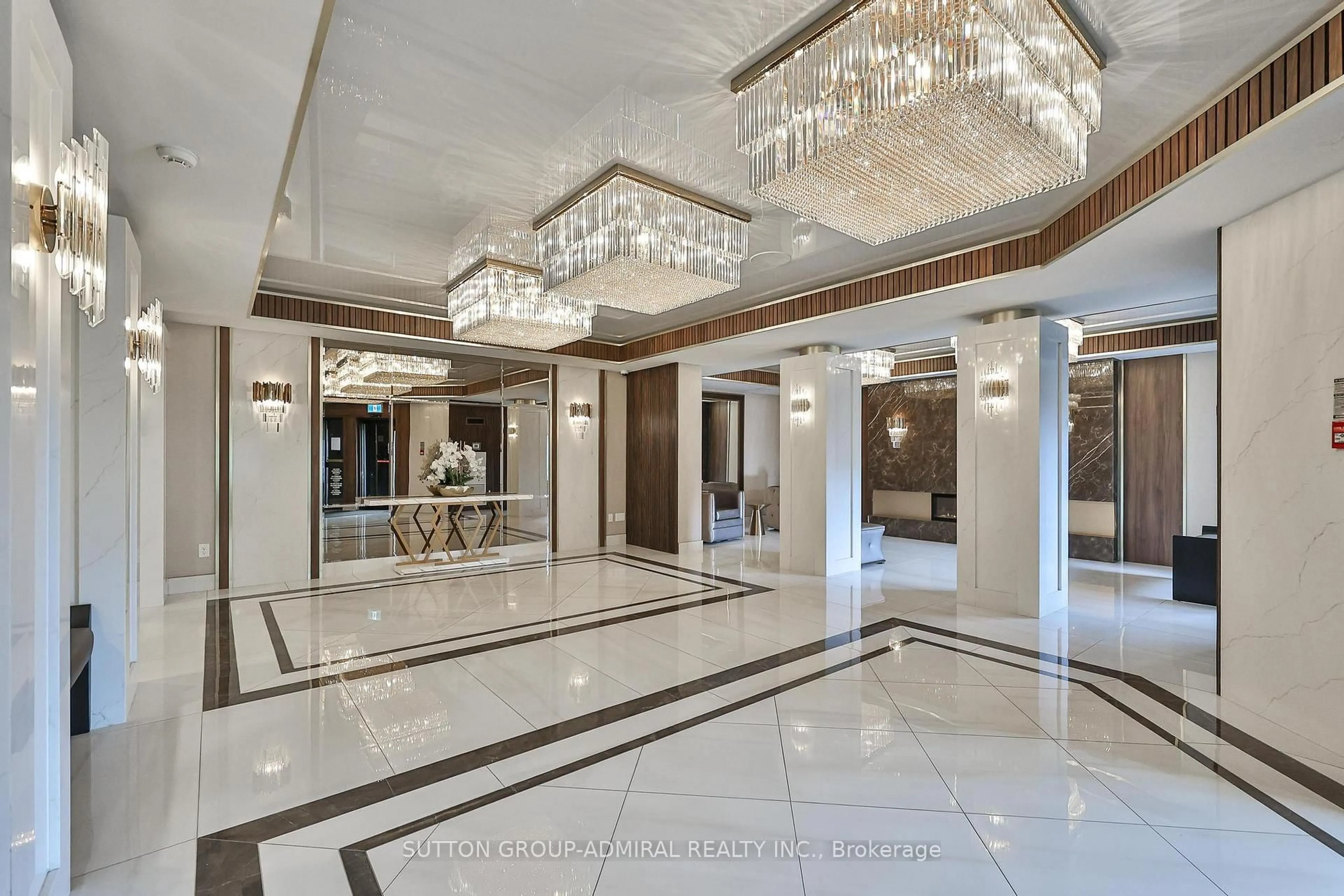 Indoor foyer for 7420 Bathurst St #1010, Vaughan Ontario L4J 6X4