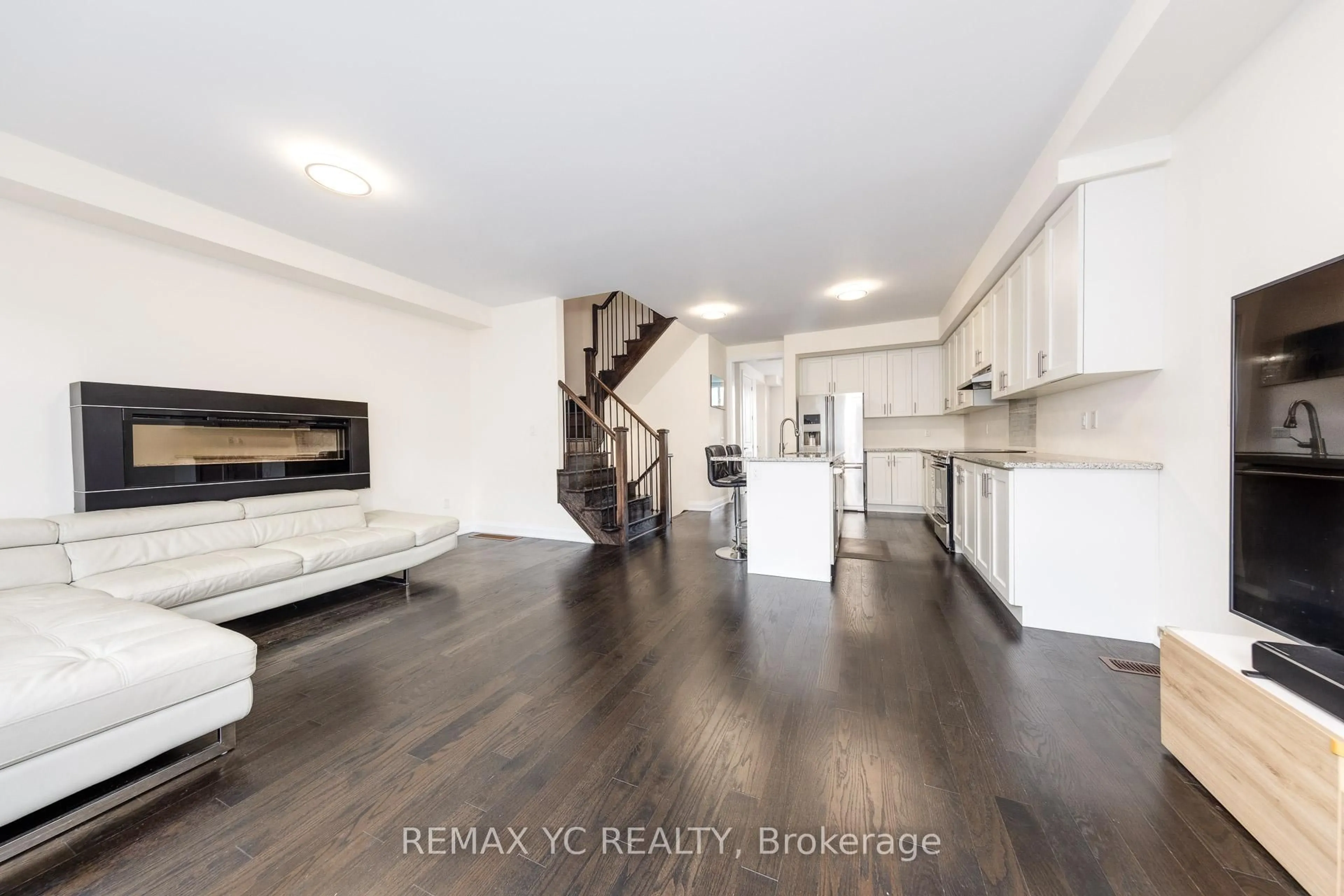 Unknown for 33 Duncombe Lane, Richmond Hill Ontario L4C 1C2