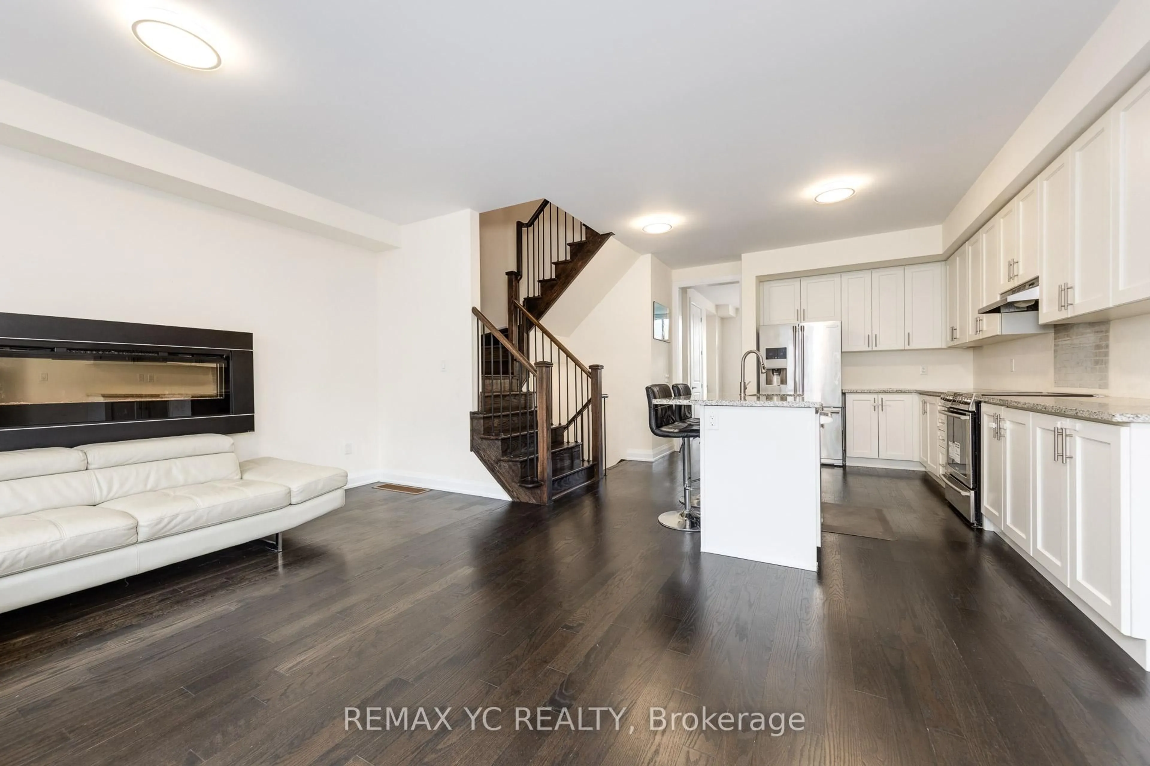 Unknown for 33 Duncombe Lane, Richmond Hill Ontario L4C 1C2