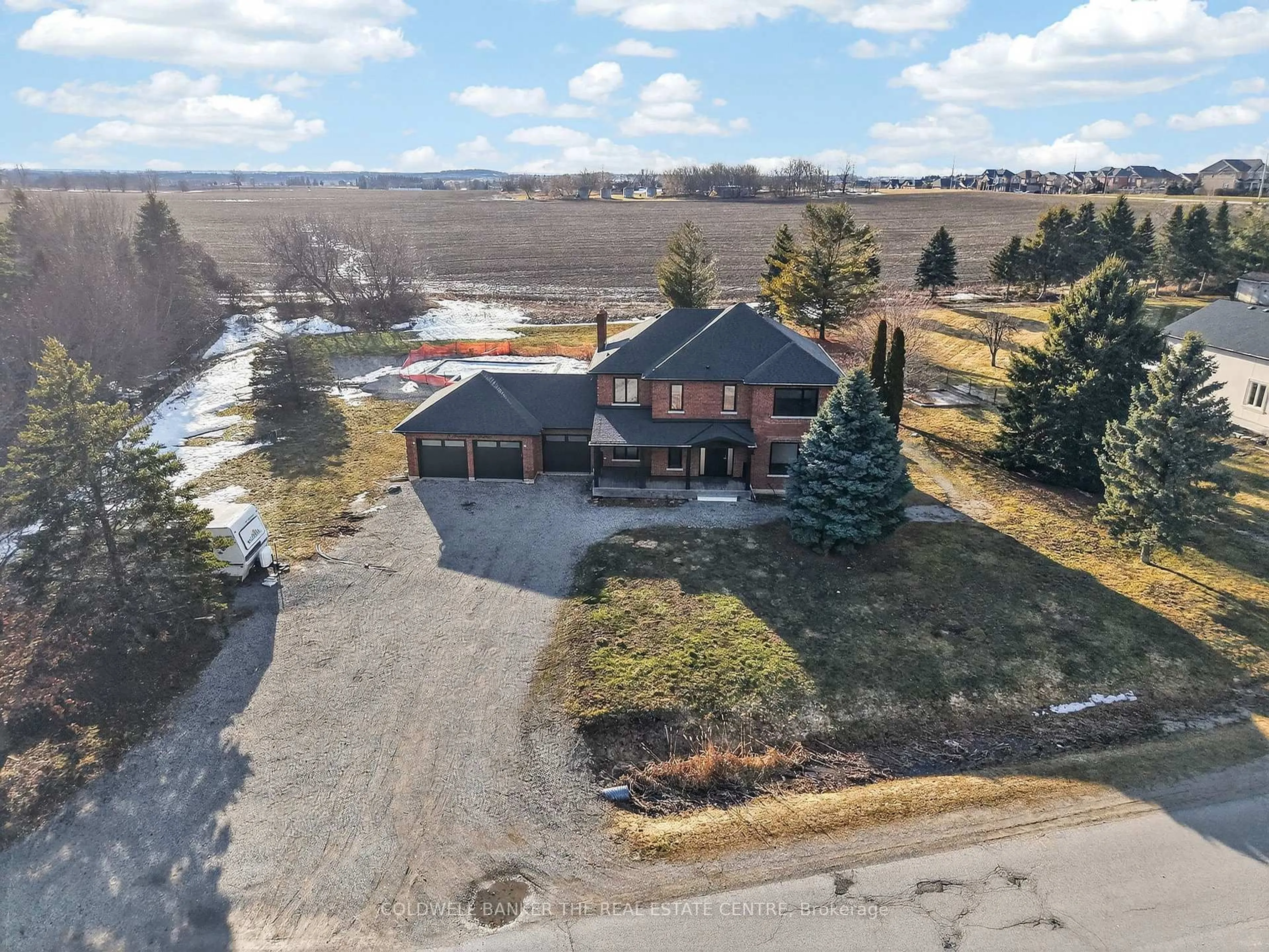 A pic from outside/outdoor area/front of a property/back of a property/a pic from drone, unknown for 8 Brownlee Dr, Bradford West Gwillimbury Ontario L3Z 2A4