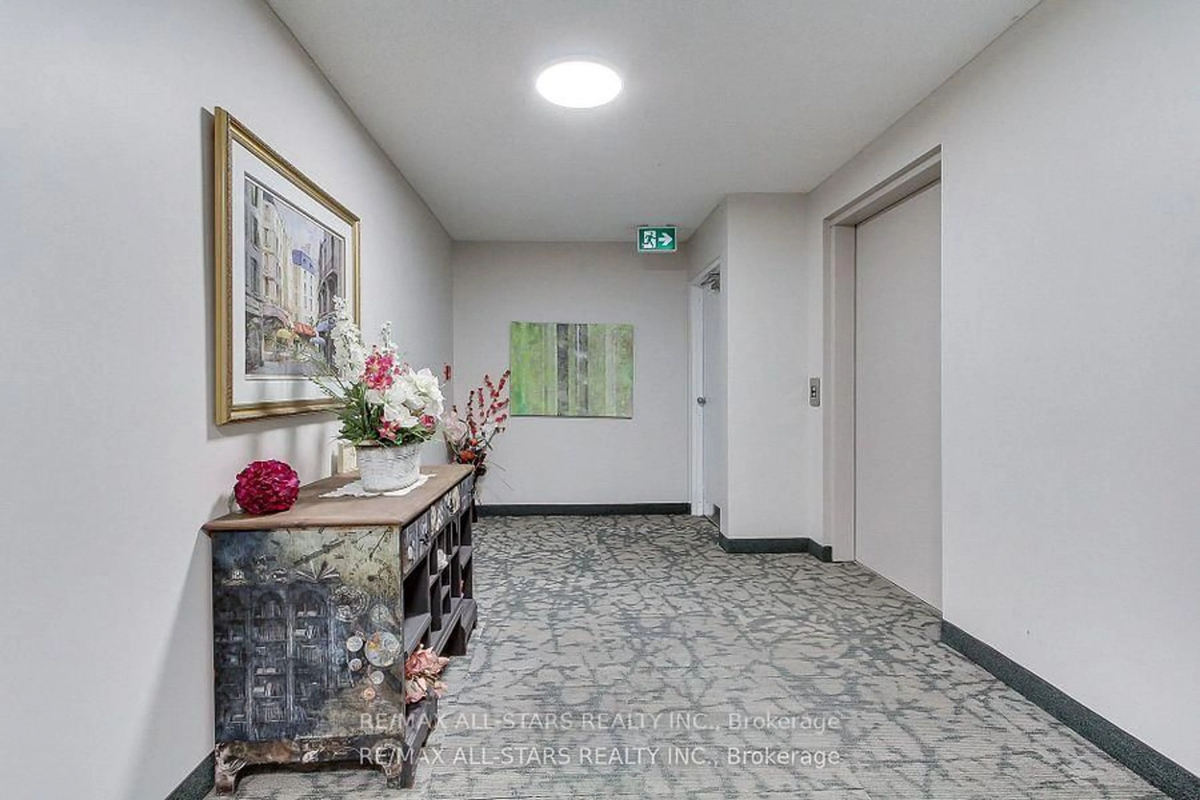 Indoor foyer for 41 Ash St #103, Uxbridge Ontario L9P 1E2