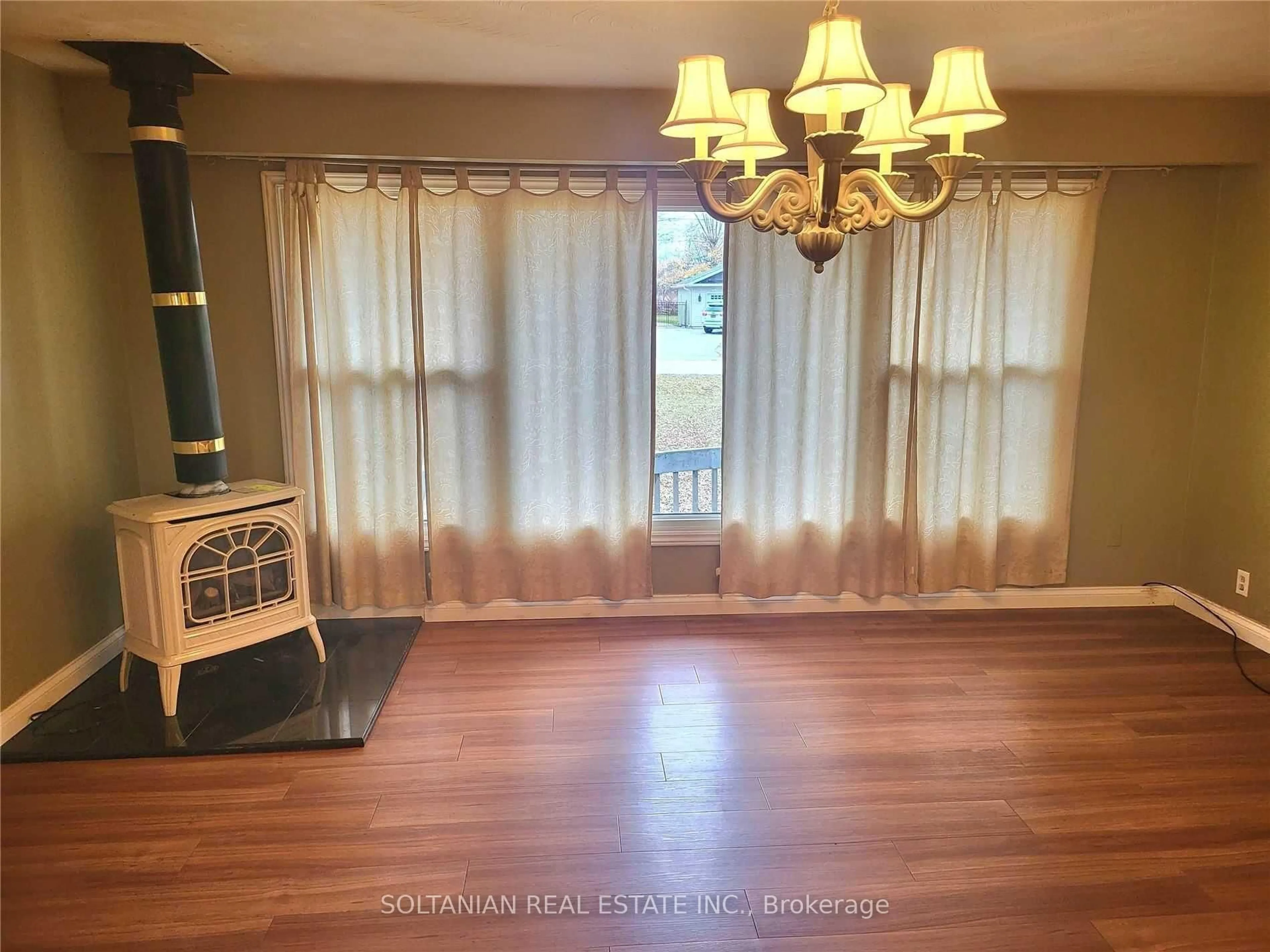 A pic of a room for 66 Tulip St, Georgina Ontario L4P 1C7