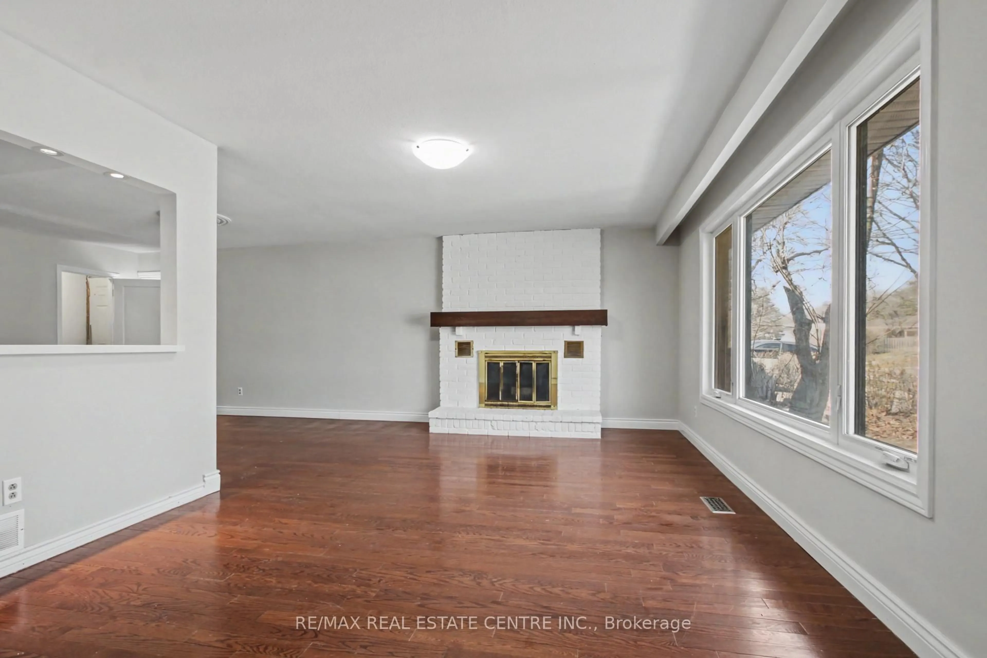 Unknown for 61 Romfield Crct, Markham Ontario L3T 3H4