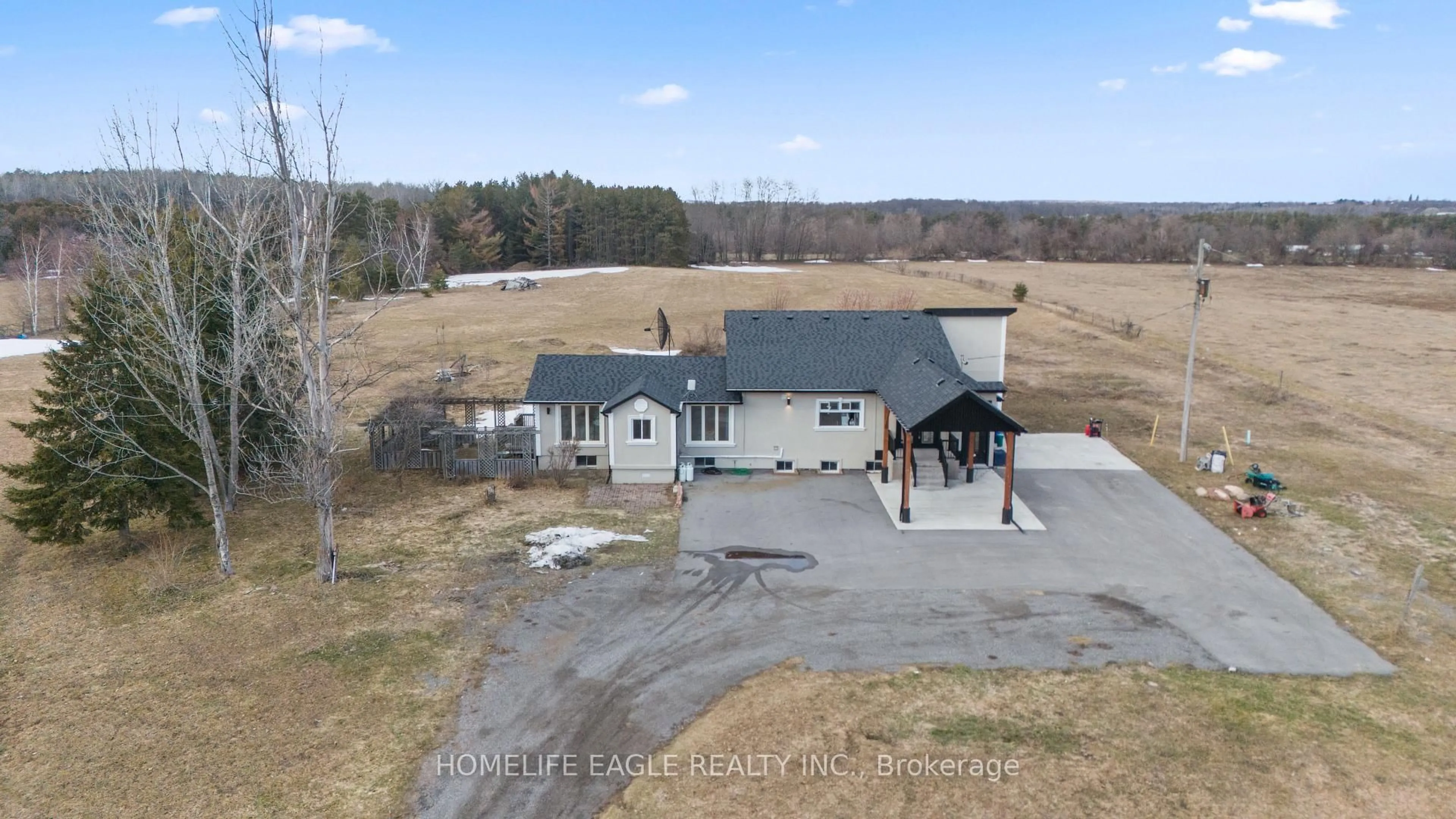 A pic from outside/outdoor area/front of a property/back of a property/a pic from drone, building for 3498 Boag Rd, East Gwillimbury Ontario L0G 1R0