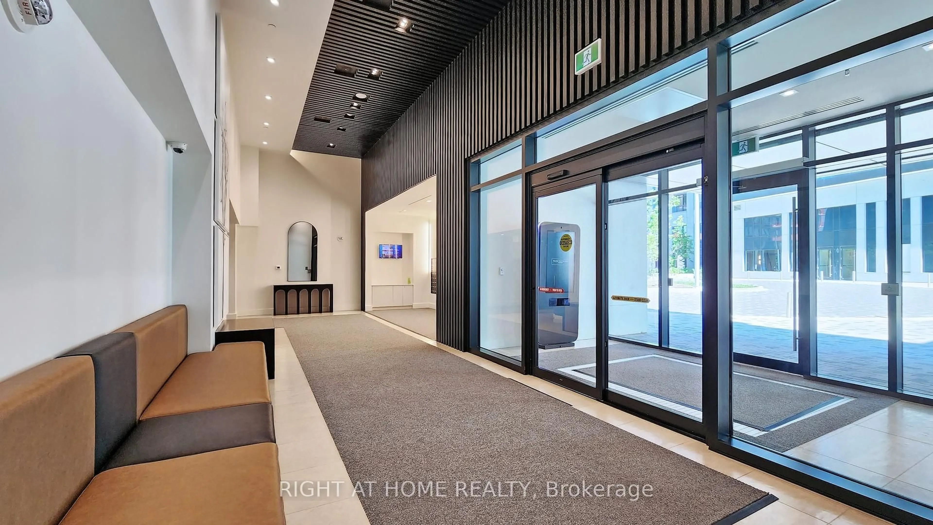 Indoor foyer for 3 Rosewater St #1508, Richmond Hill Ontario L4C 5T6