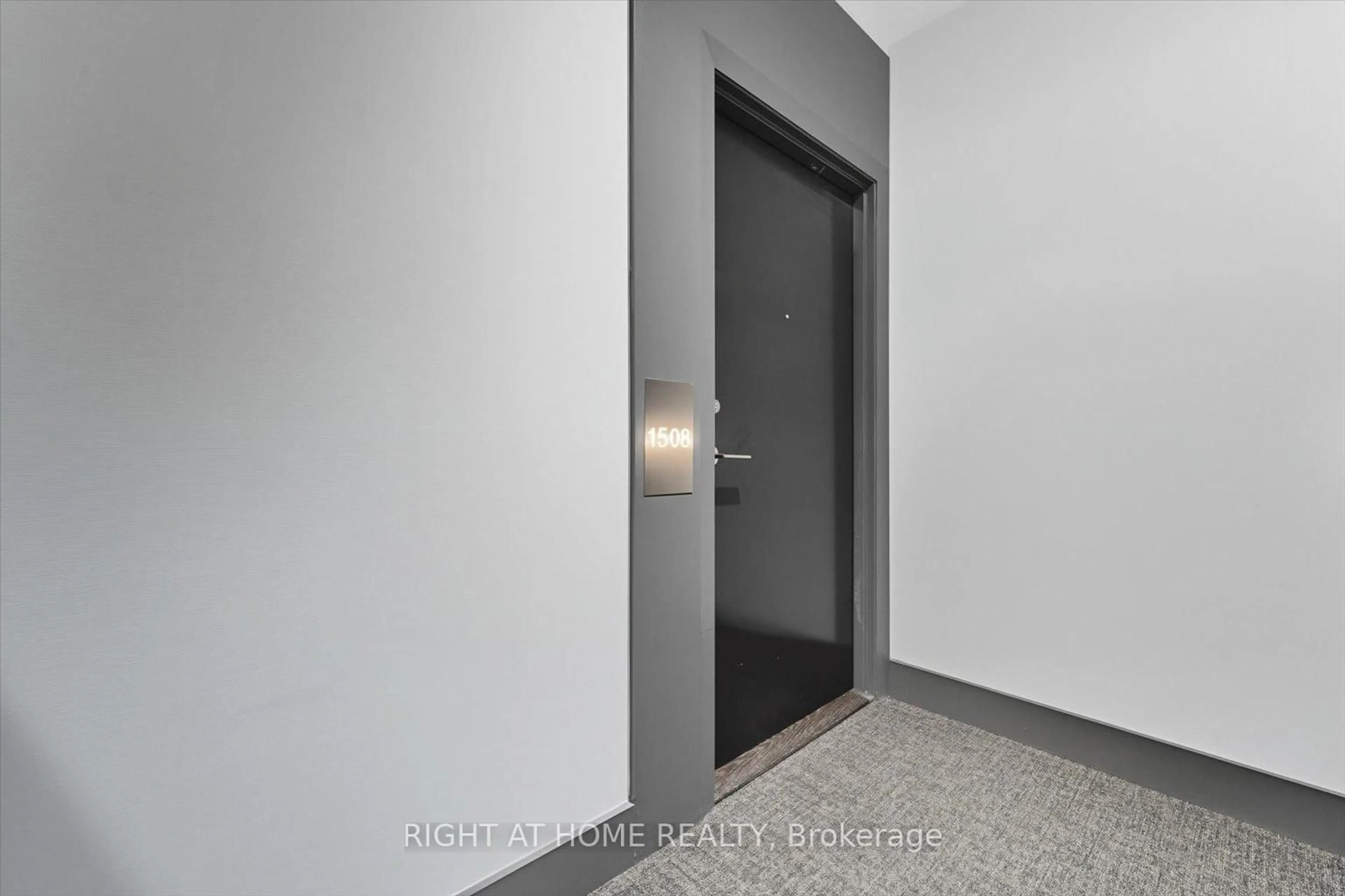 Indoor foyer for 3 Rosewater St #1508, Richmond Hill Ontario L4C 5T6