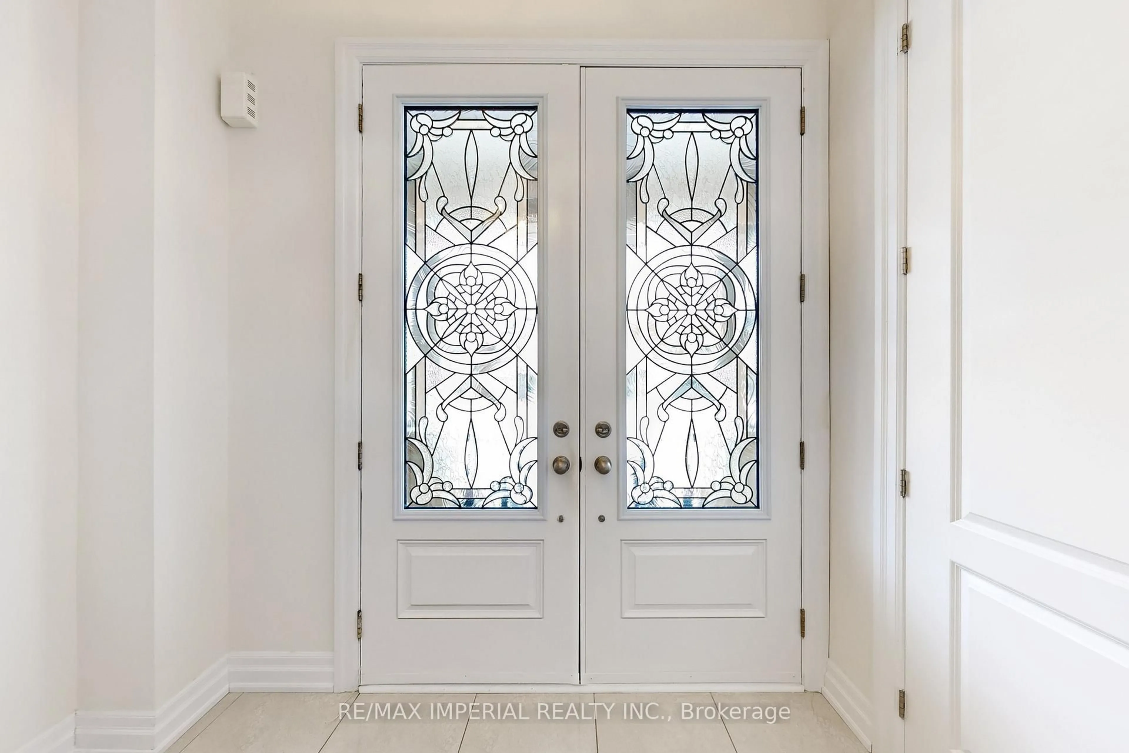 Indoor entryway for 211 Touch Gold Cres, Aurora Ontario L4G 3X4