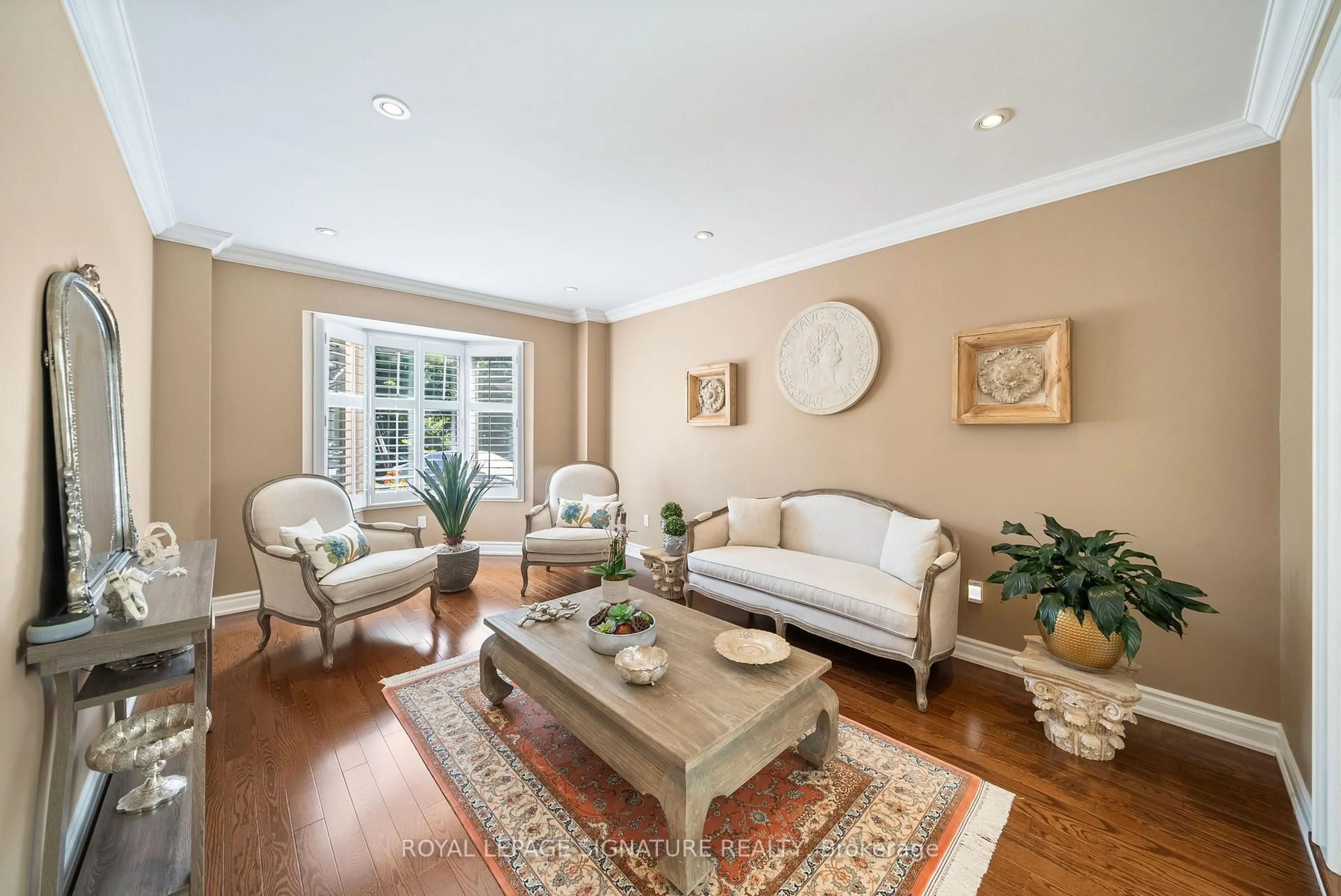 Living room with furniture, unknown for 16 Queensgate Crt, Markham Ontario L3R 8L5