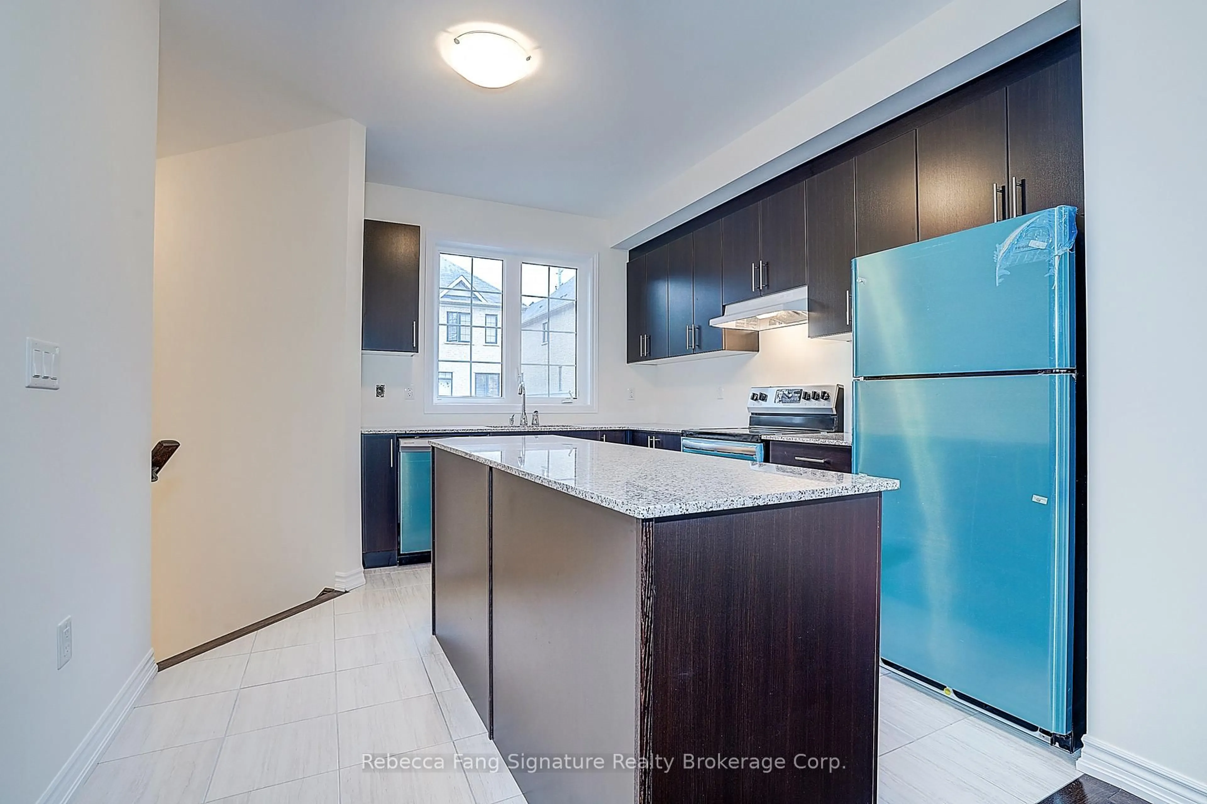 Standard kitchen, ceramic/tile floor for 41 Milbourne Lane, Richmond Hill Ontario L4E 1G4