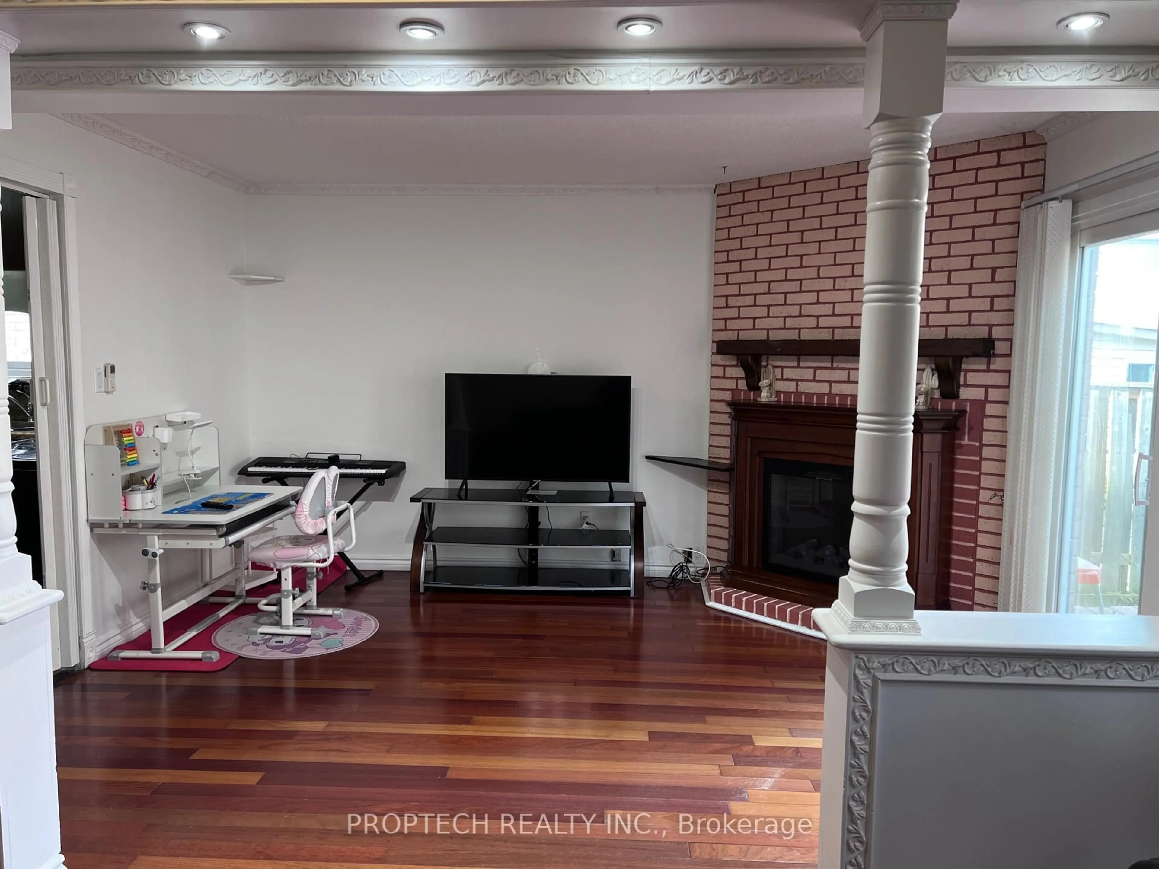 Unknown for 111 Digby Cres, Markham Ontario L3R 7H4