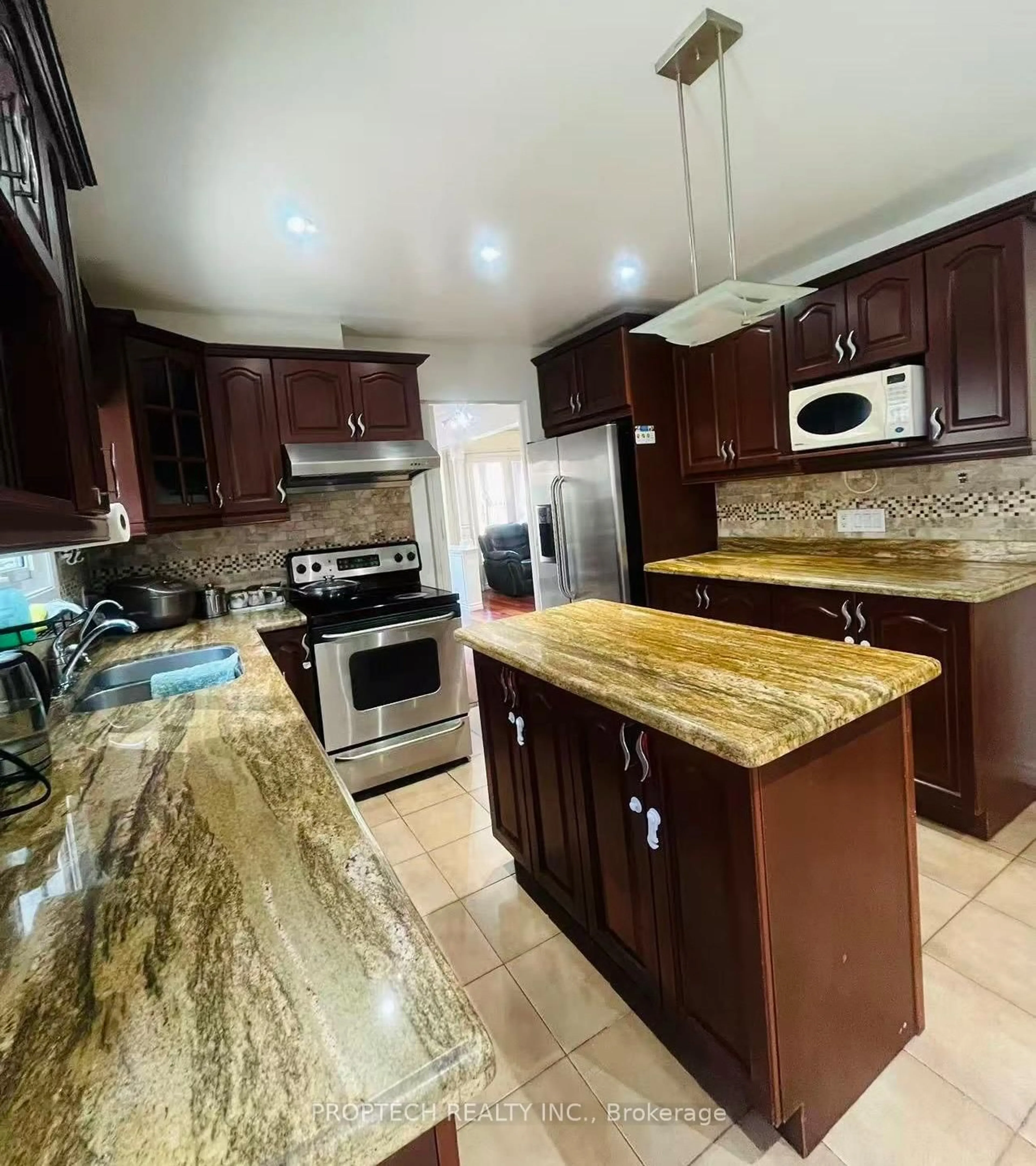 Open concept kitchen, ceramic/tile floor for 111 Digby Cres, Markham Ontario L3R 7H4
