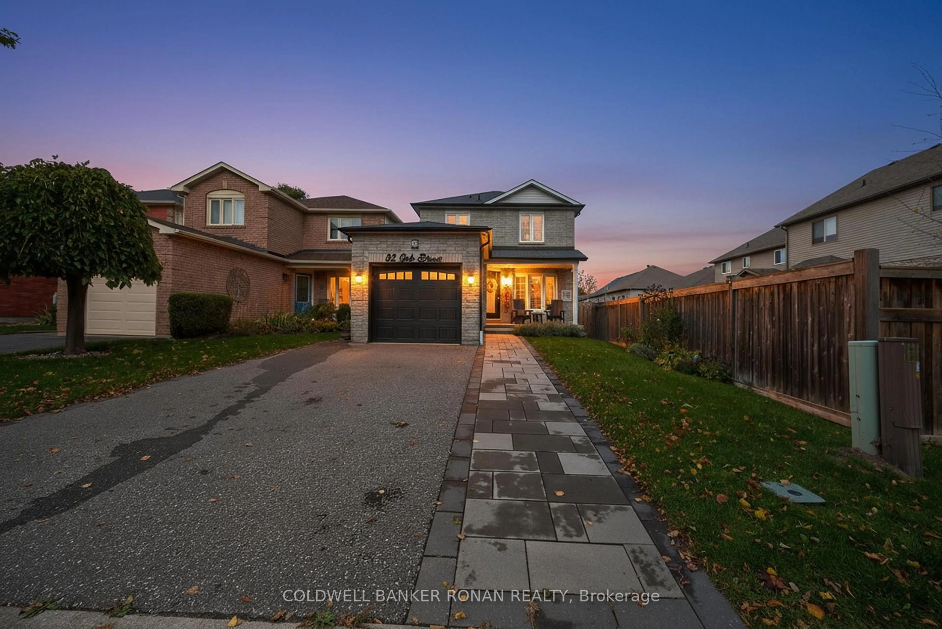 A pic from outside/outdoor area/front of a property/back of a property/a pic from drone, street for 82 Oak St, New Tecumseth Ontario L9R 1P3