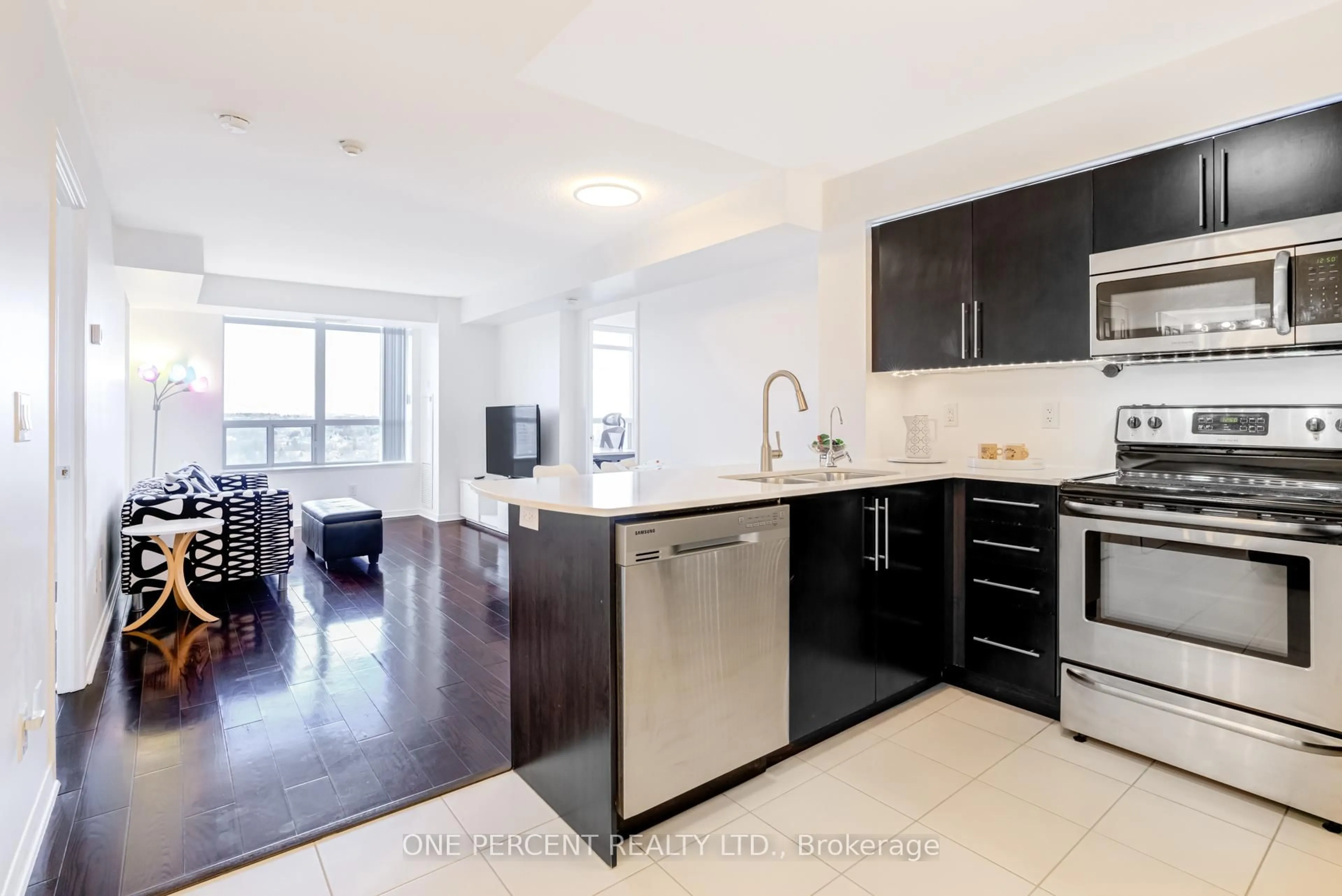 Open concept kitchen, unknown for 73 King William Cres #LPH02, Richmond Hill Ontario L4B 0C2
