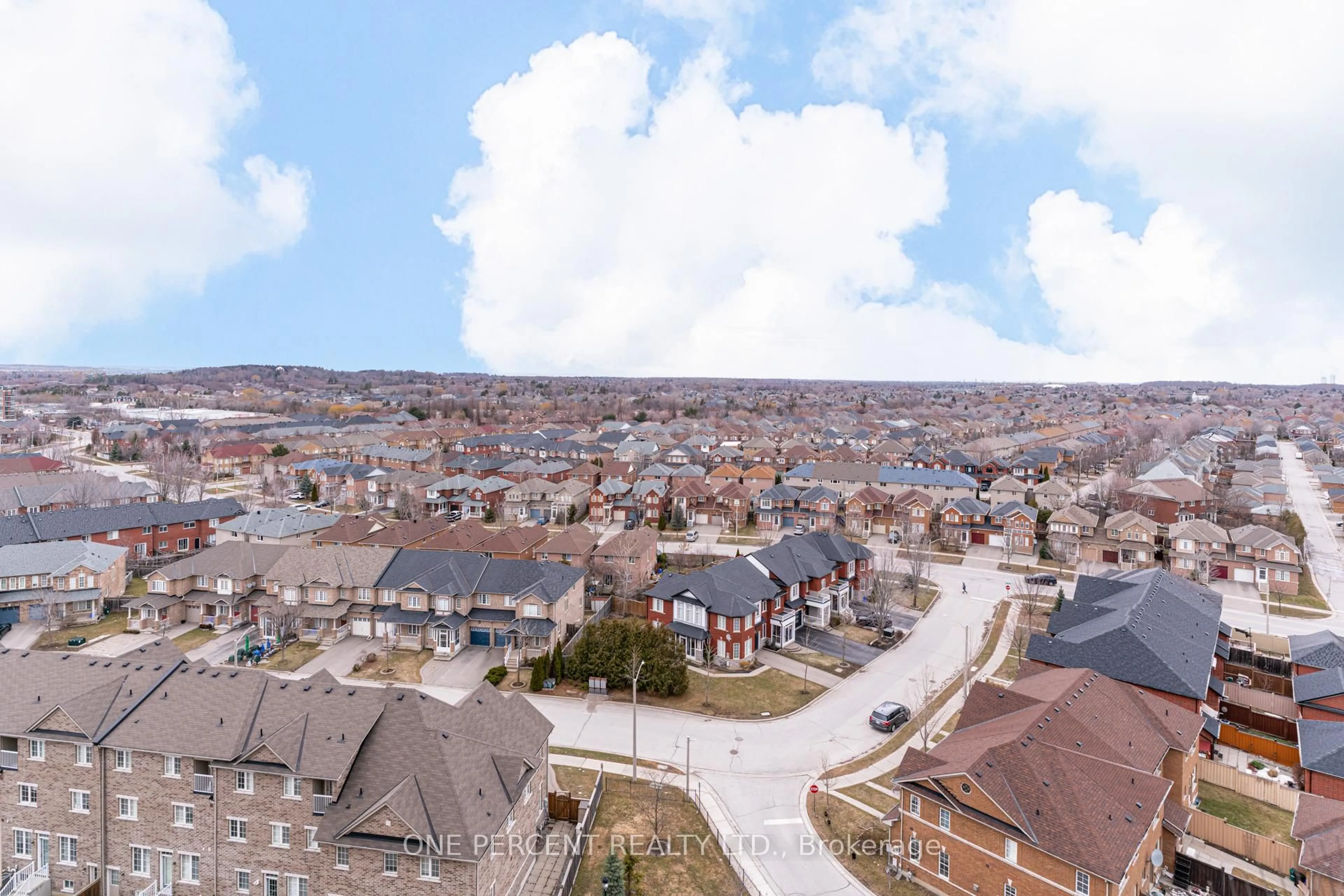 A pic from outside/outdoor area/front of a property/back of a property/a pic from drone, city buildings view from balcony for 73 King William Cres #LPH02, Richmond Hill Ontario L4B 0C2
