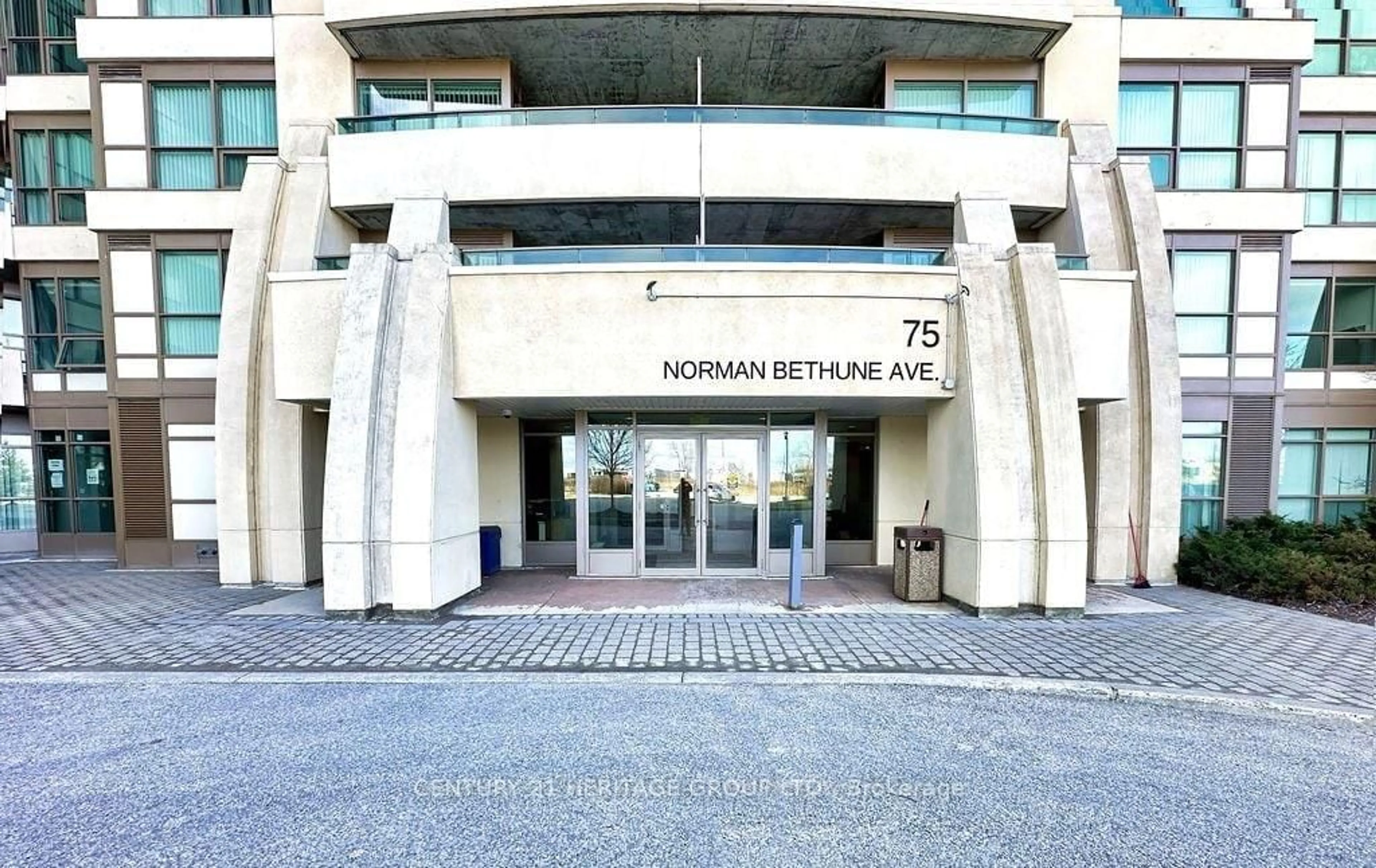 Indoor foyer for 75 Norman Bethune Ave #909, Richmond Hill Ontario L4B 0B6