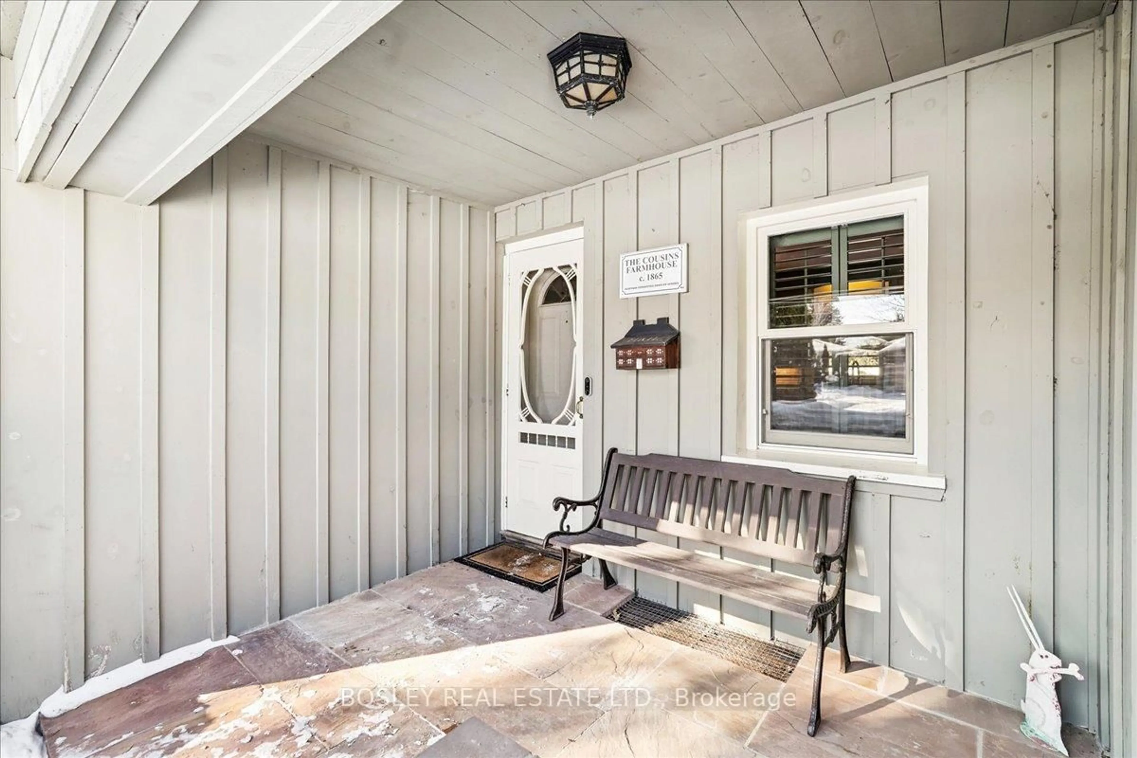 Indoor entryway for 42 Royal Rd, Aurora Ontario L4G 1A9