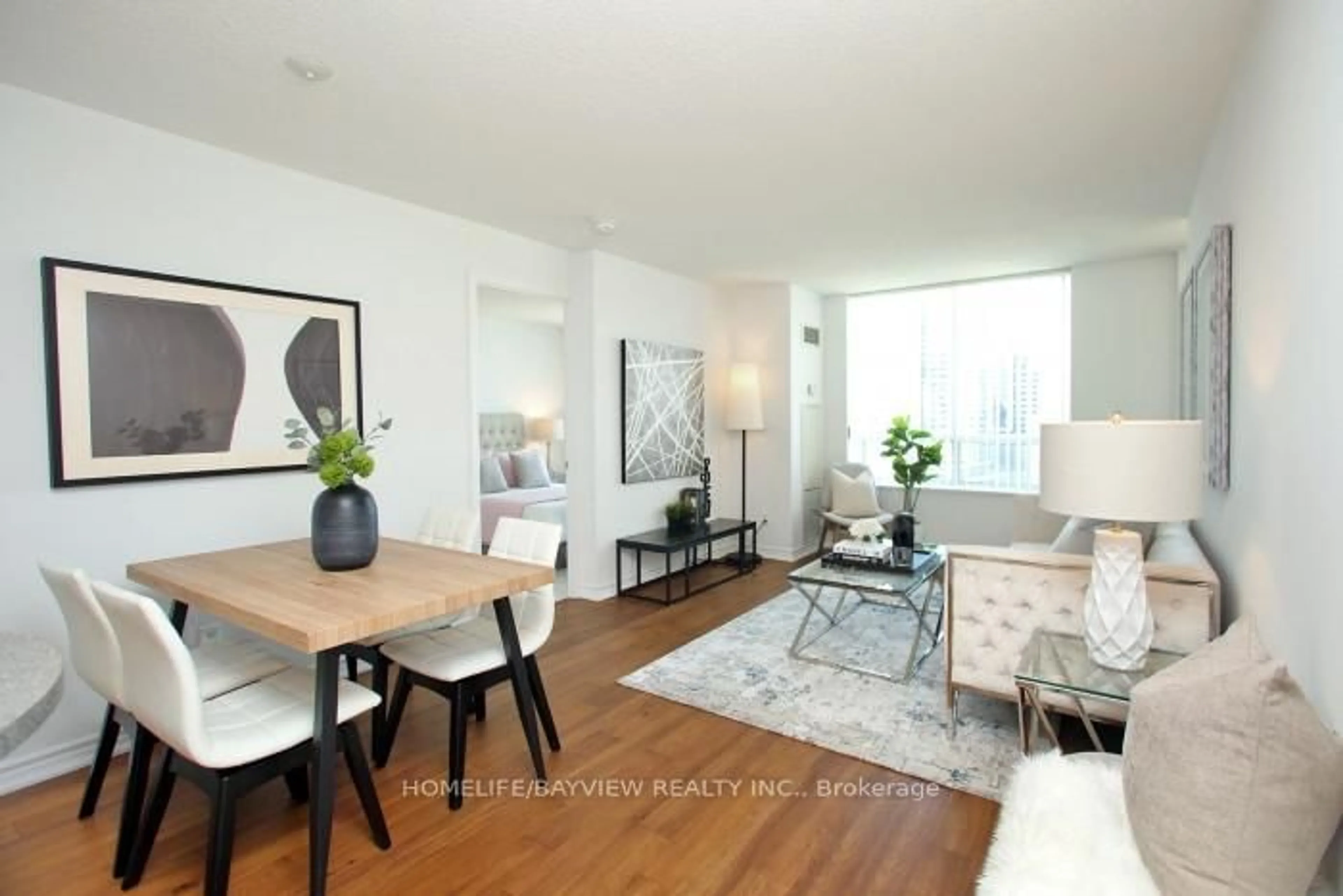 Living room with furniture, wood/laminate floor for 23 Oneida Cres #PH12, Richmond Hill Ontario L4B 0A2