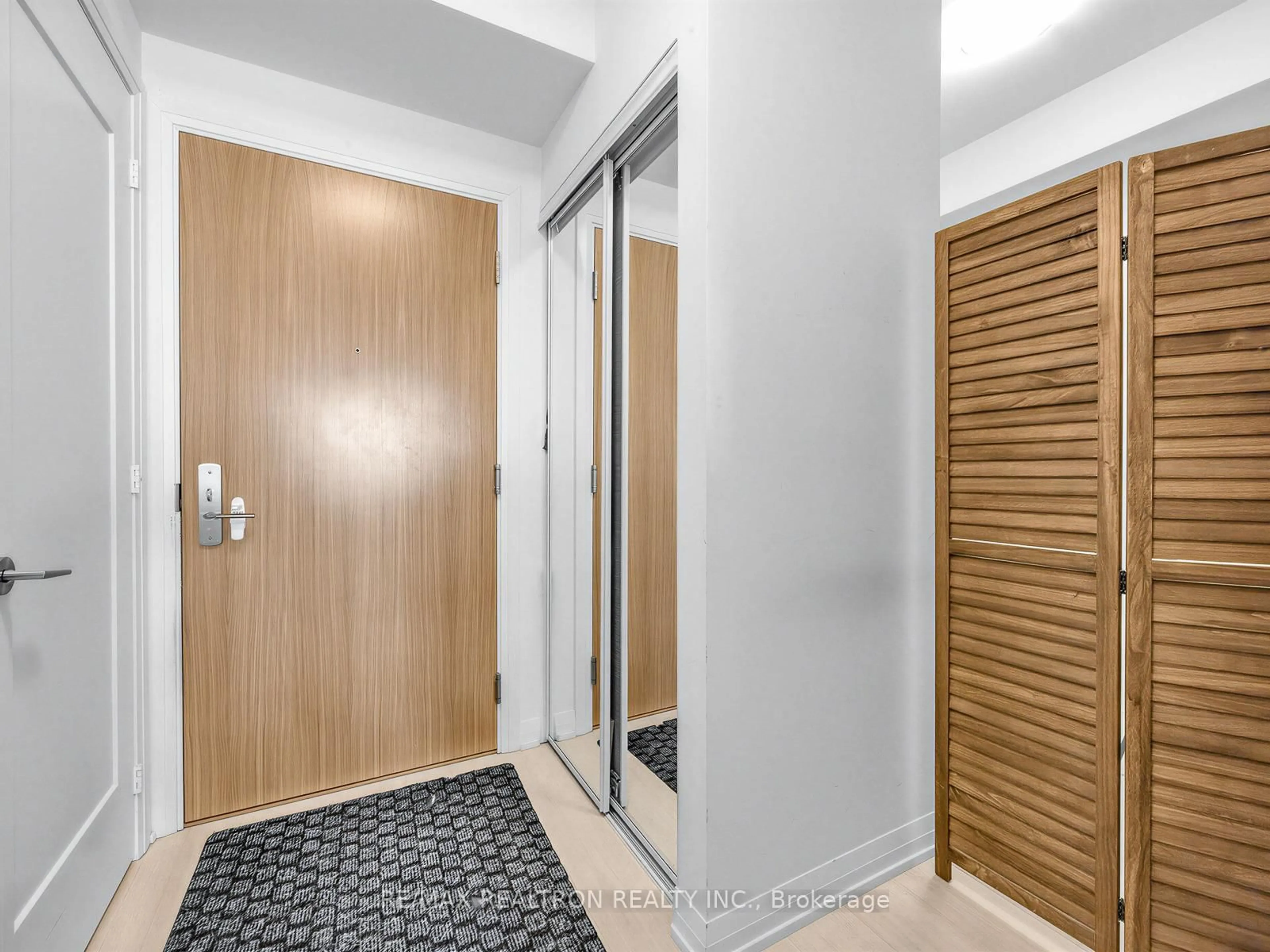 Indoor entryway for 8960 Jane St #230, Vaughan Ontario L4K 2M9