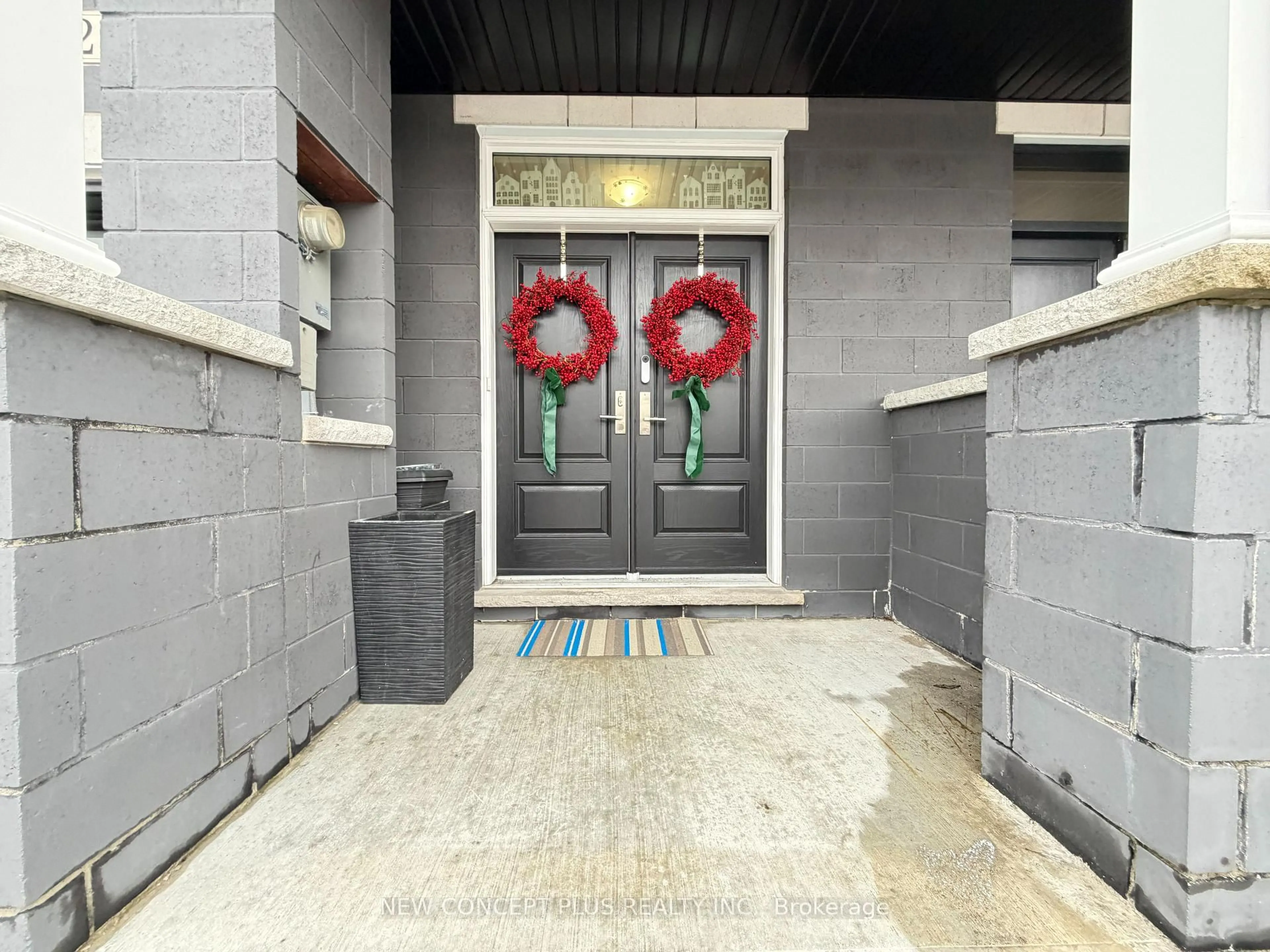 Indoor foyer for 23 Lowther Ave, Richmond Hill Ontario L4E 2Z7