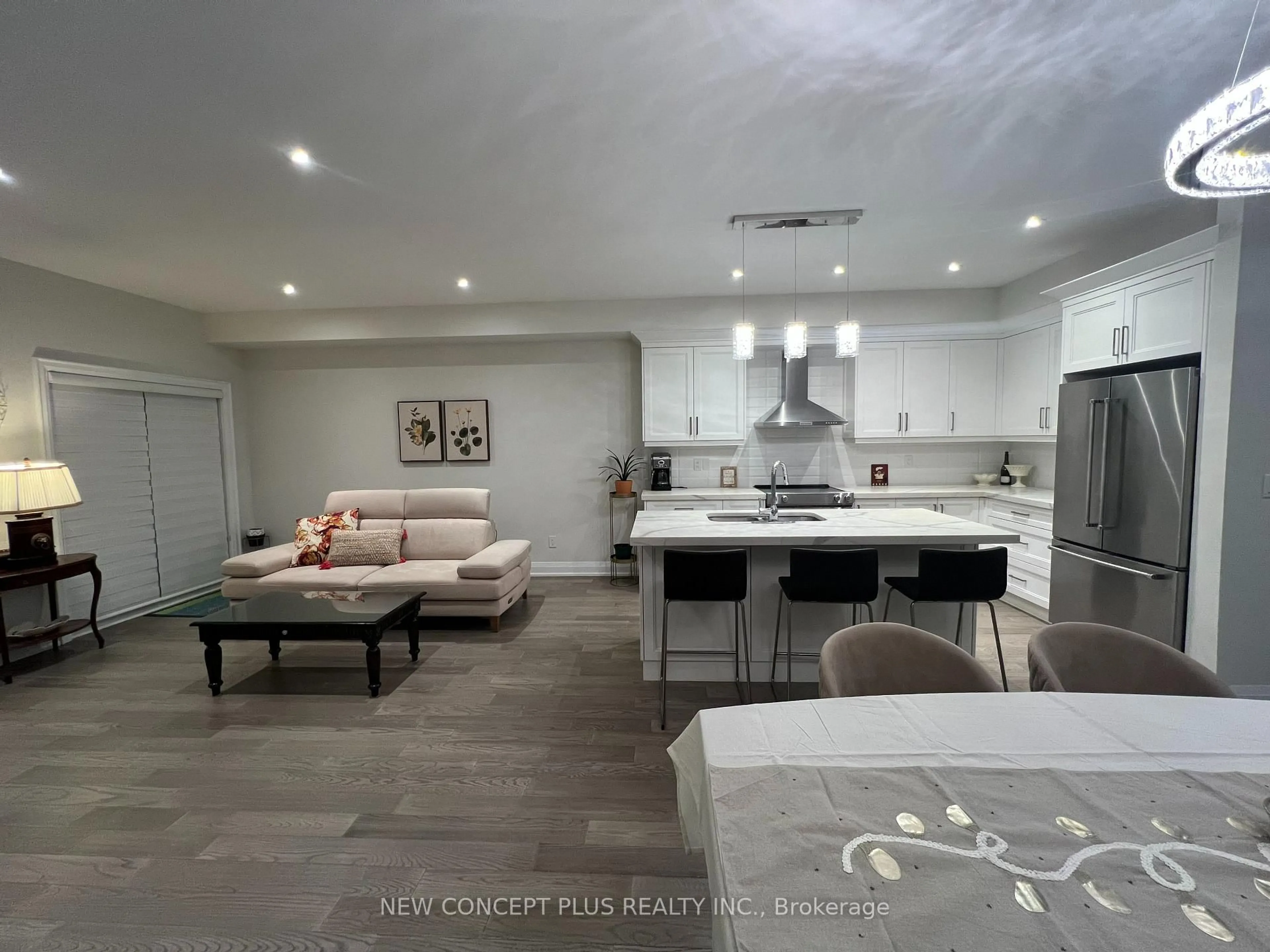 Open concept kitchen, unknown for 23 Lowther Ave, Richmond Hill Ontario L4E 2Z7