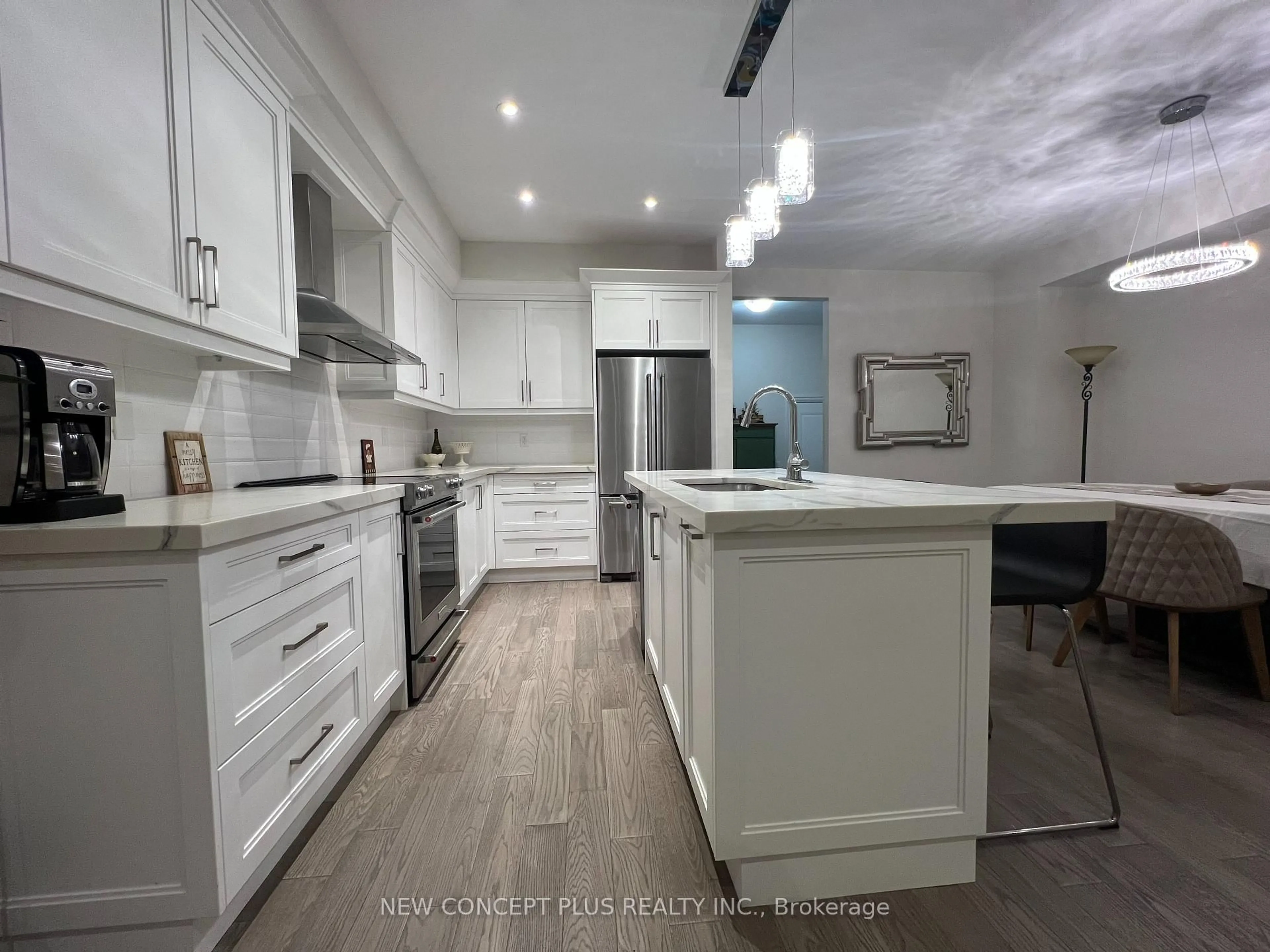 Open concept kitchen, unknown for 23 Lowther Ave, Richmond Hill Ontario L4E 2Z7