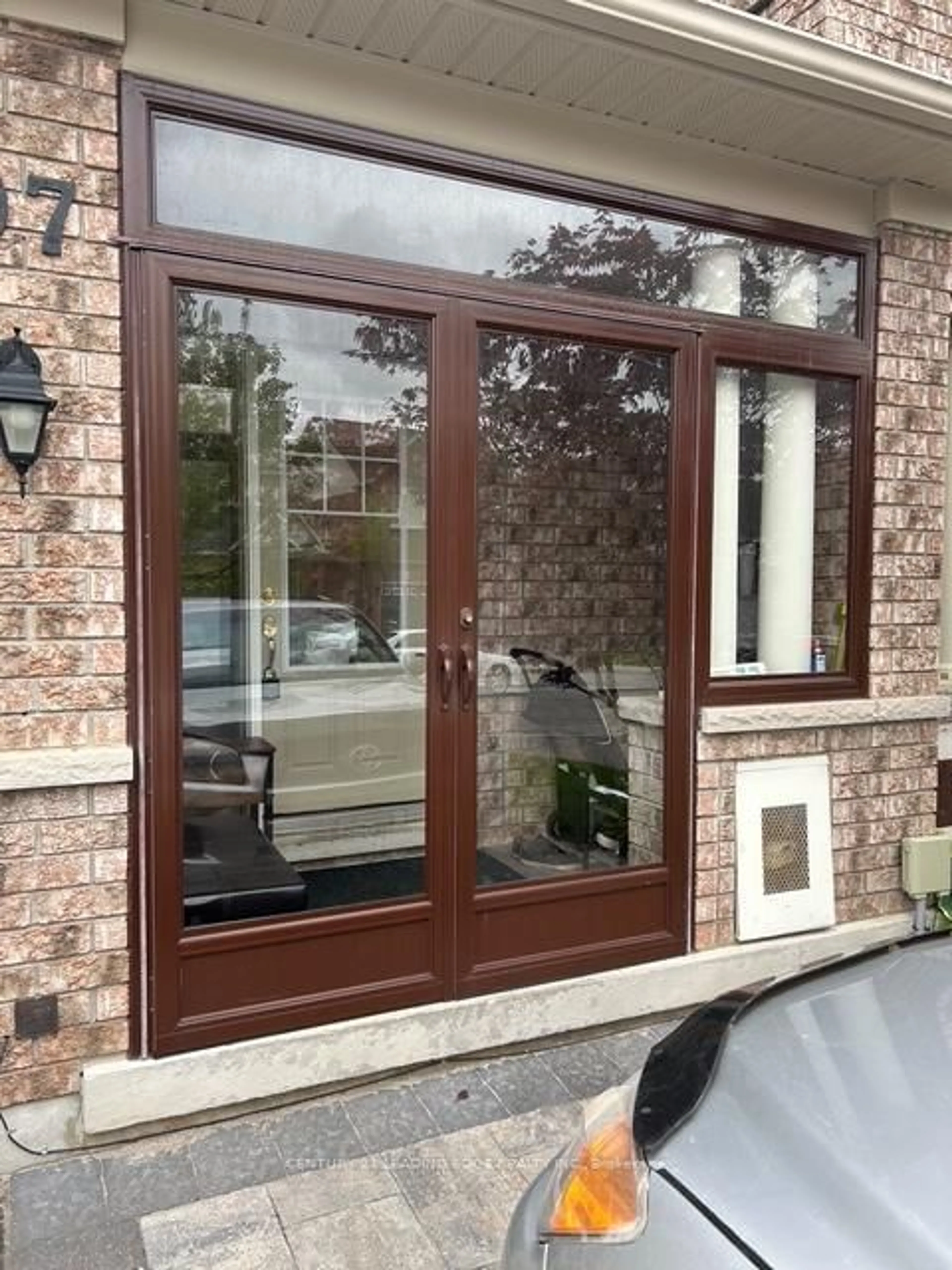 Indoor entryway for 97 Thatcher Cres, East Gwillimbury Ontario L9N 0B9