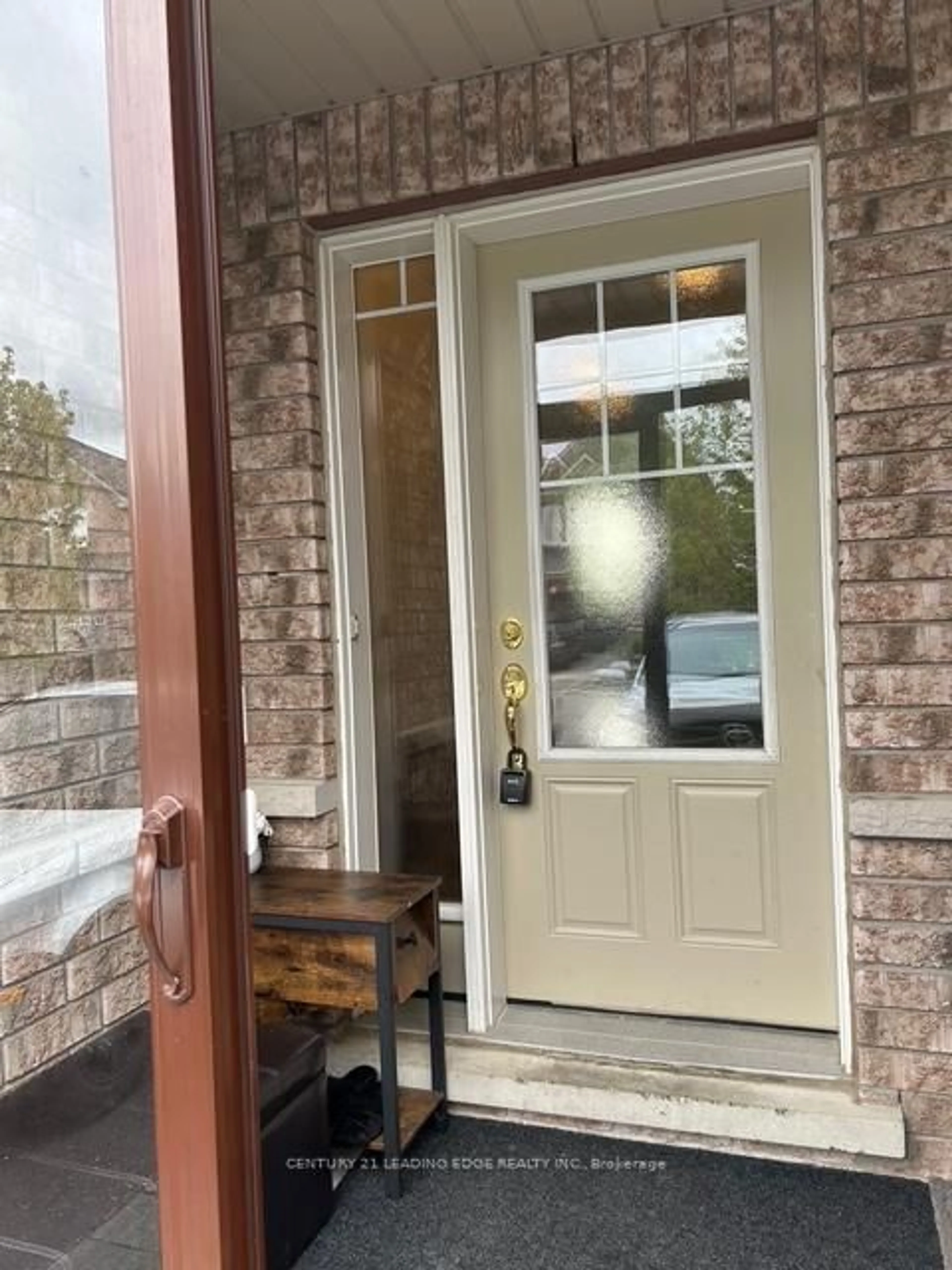 Indoor entryway for 97 Thatcher Cres, East Gwillimbury Ontario L9N 0B9