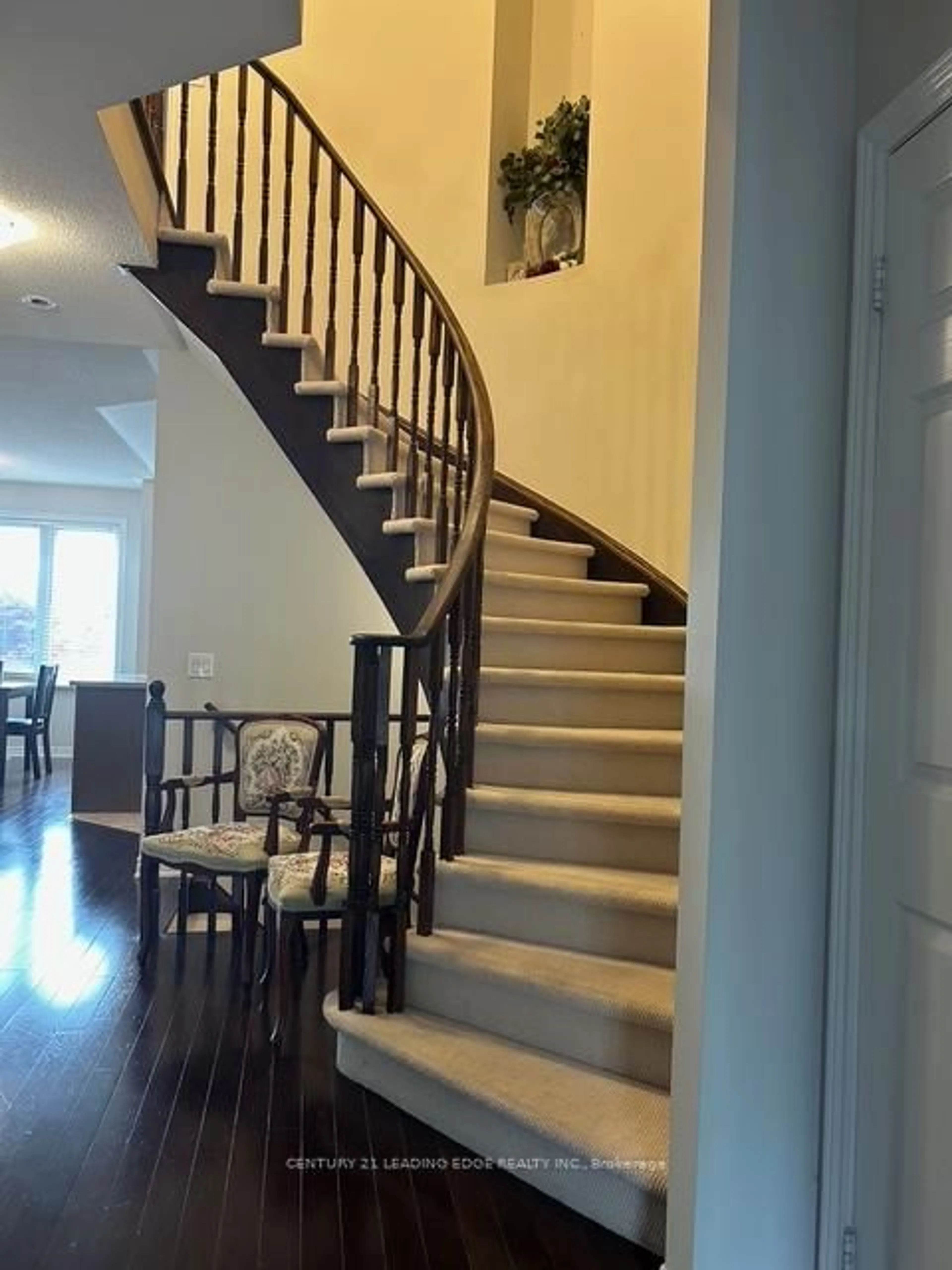 Unknown for 97 Thatcher Cres, East Gwillimbury Ontario L9N 0B9